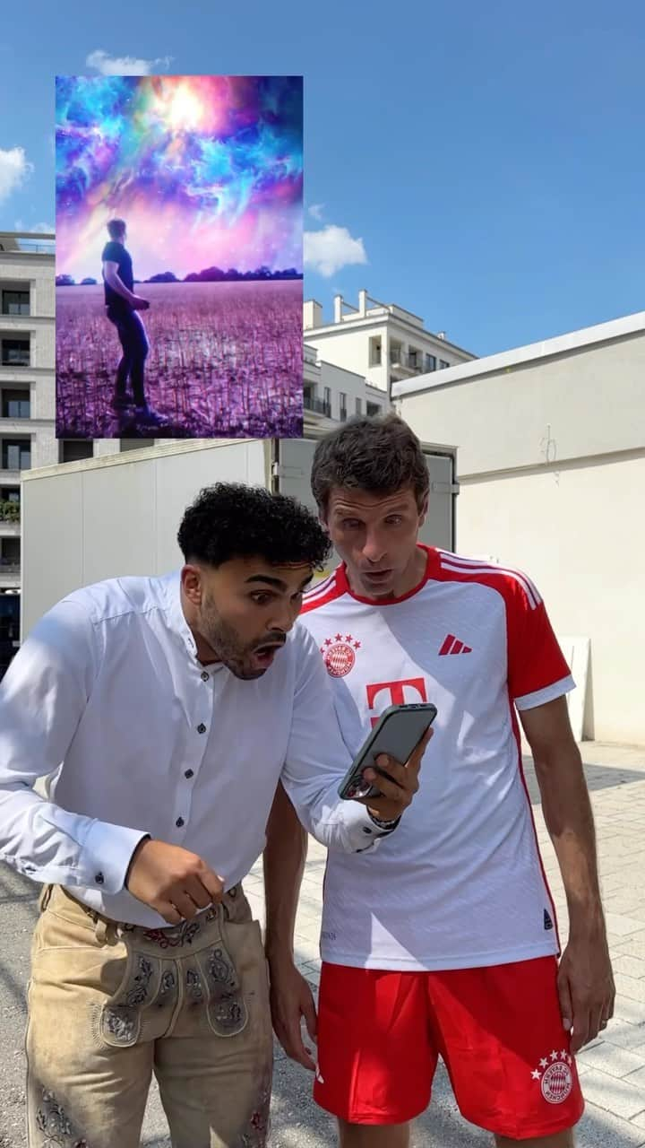 トーマス・ミュラーのインスタグラム：「Maybe we need a new editor… @esmuellert @youneszarou #esmuellert #yzfamily」