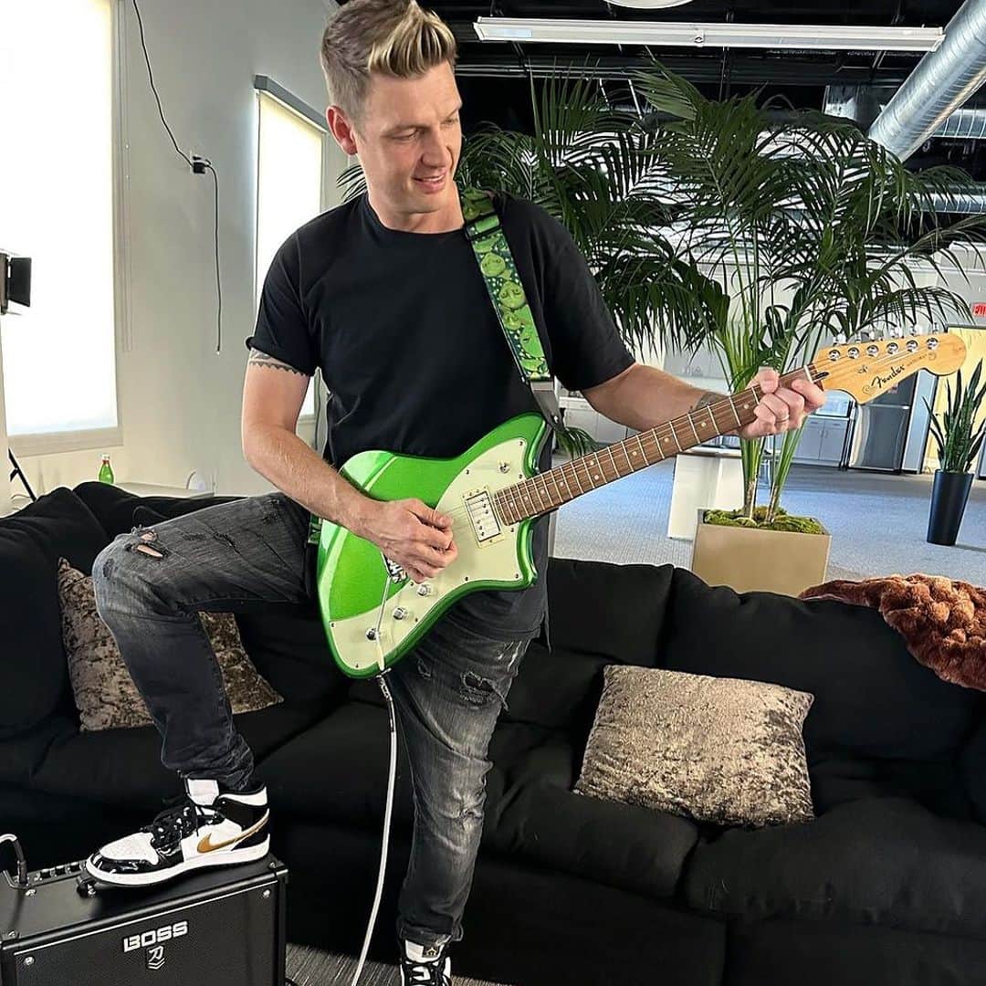 backstreetboysのインスタグラム：「Which Backstreet song needs an epic guitar solo? ⬇️🎸」