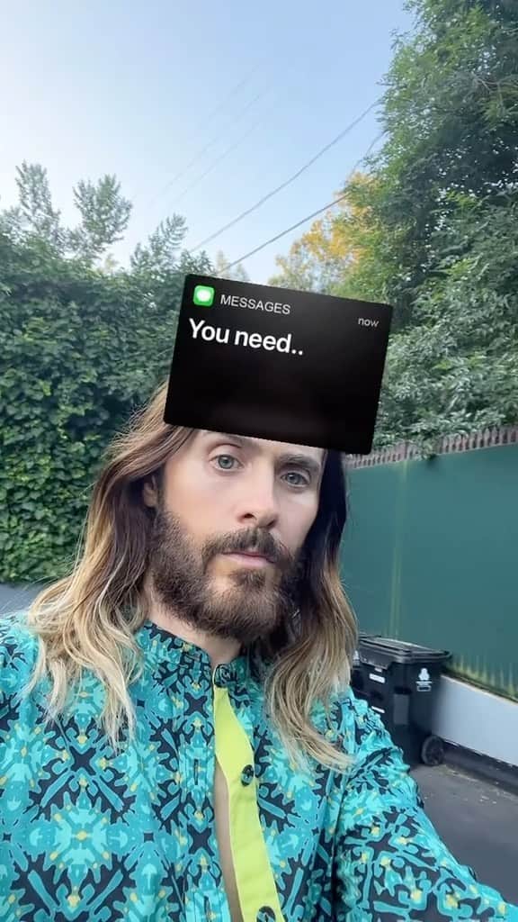 ジャレッド・レトのインスタグラム：「Who’s tried this filter 😂」