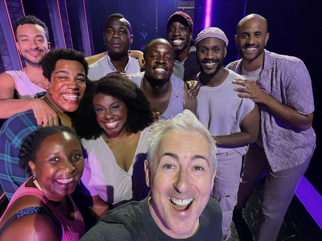 アラン・カミングのインスタグラム：「Look at these beauties! Today I saw A Strange Loop at @barbicancentre in London - @strangeloopldn - and was blown away again by the bite and skill and rawness and vulnerability and brilliance of its author @thelivingmichaeljackson  as well as the talent of this wonderful cast. Earlier I did an interview with the lovely @kbirch27 who recently took over in the leading role of Usher ( I saw the amazing @chrismichrich at today’s matinee) and I urge you all to see this show in the next two and a half weeks before it closes in London. And to cap it all I had the perfect date in my old chum @arthurpita」