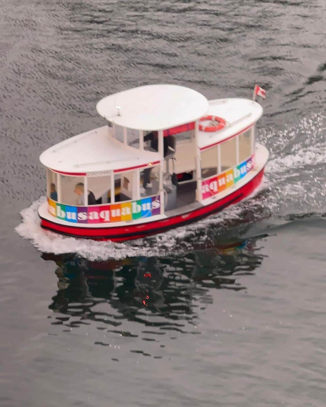 北斗晶さんのインスタグラム写真 - (北斗晶Instagram)「バンクーバーで良く見かける 水上バス🚢  ポンポン船みたいで可愛い❤️ これに乗って、グランビルアイランドにフルーツを買いに行きたいな〜😀  この地らの方は移動手段に良くこの水上バスに乗るみたい😀  こんな可愛い水上バスならテンション上がるね〜😀  #グランビルアイランド  #水上バス  #ポンポン船  #フルーツ  #移動手段」8月25日 2時25分 - hokutoakira_official