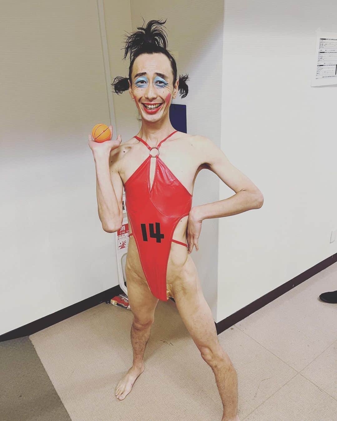 坂本純一のインスタグラム：「安西先生、ネイルがしたいです😭  三井寿子」