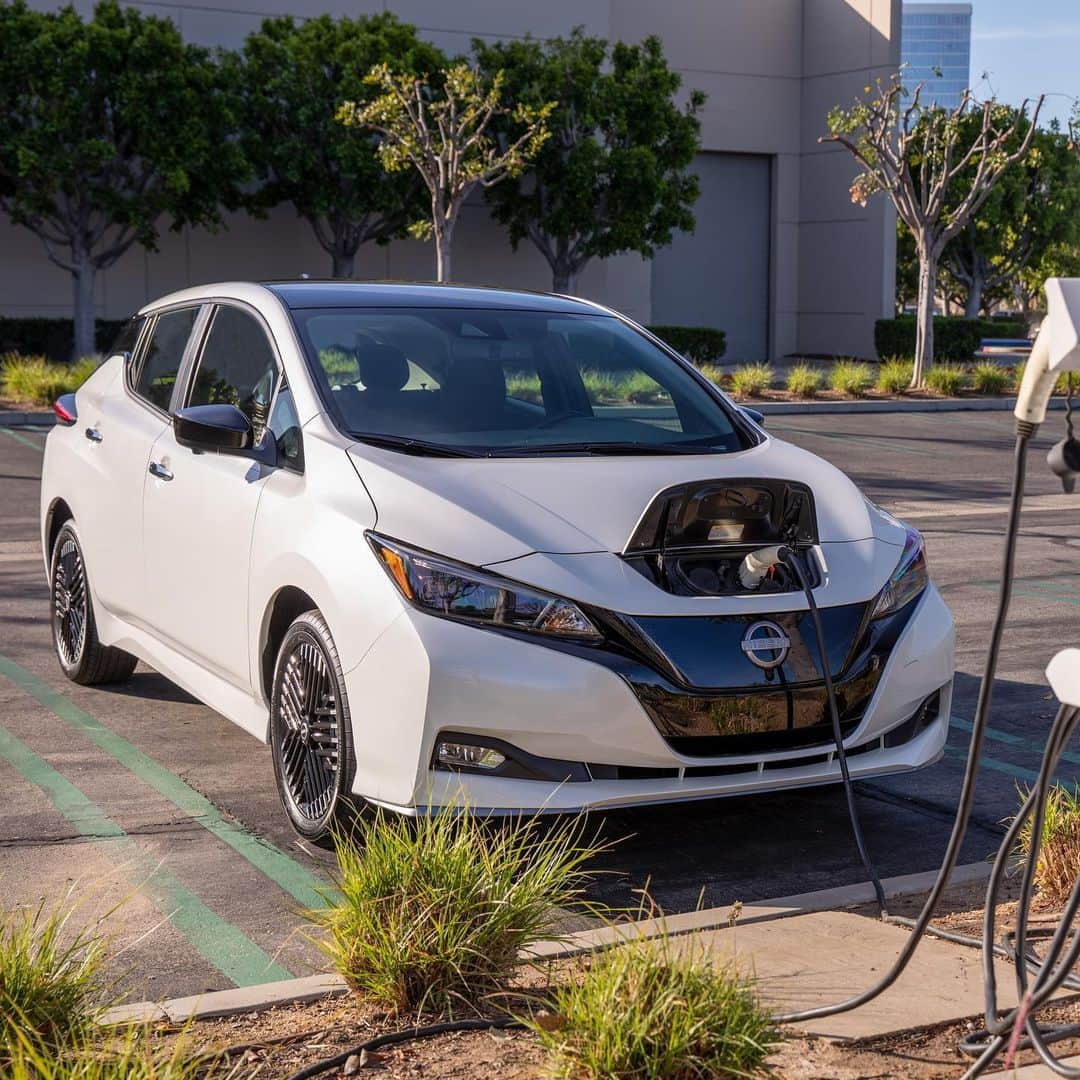 Nissanさんのインスタグラム写真 - (NissanInstagram)「The Nissan LEAF is here to make your life better with its easy charging! 🔌🔋  #Nissan #NissanLEAF #EV #Electric #ElectricCar #ElectricDrive」8月28日 22時30分 - nissan