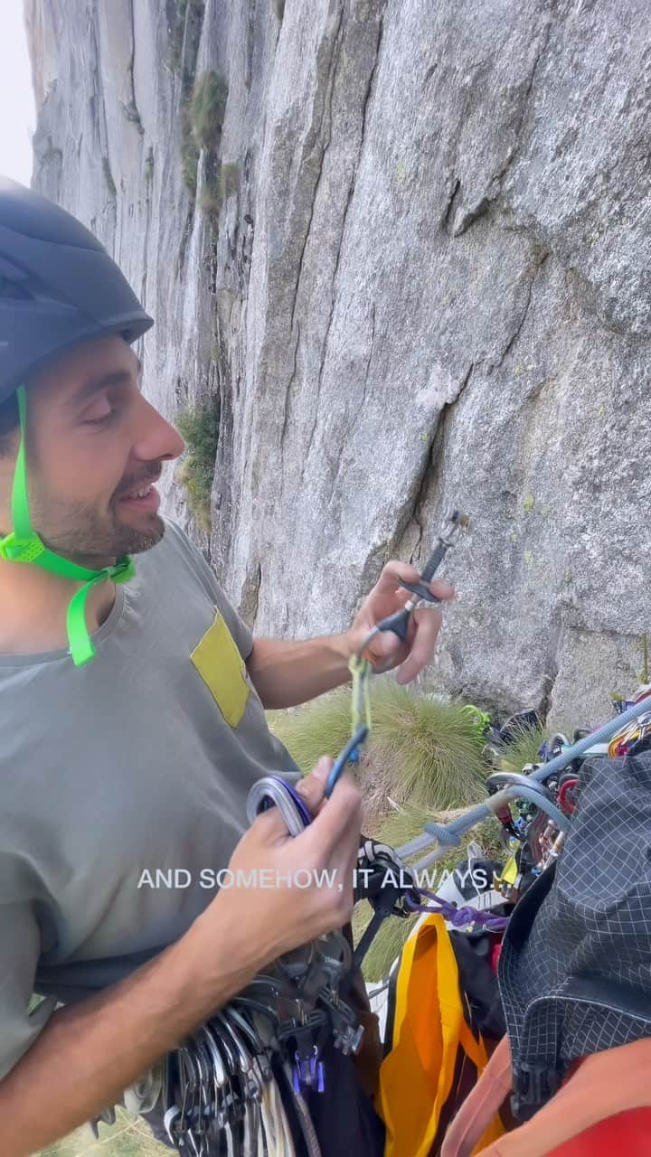 バーバラ・ザンガールのインスタグラム：「A glimpse at a day in the life on the big wall. Here are some of @babsizangerl and @jacopolarcher’s essentials on Qualido in Val di Mello—both on their racks and in their snacks!  Follow the link in our bio to check out Jacopo’s favorite Z4 Offset Cam (and the new Vapor helmet!) 🔥」