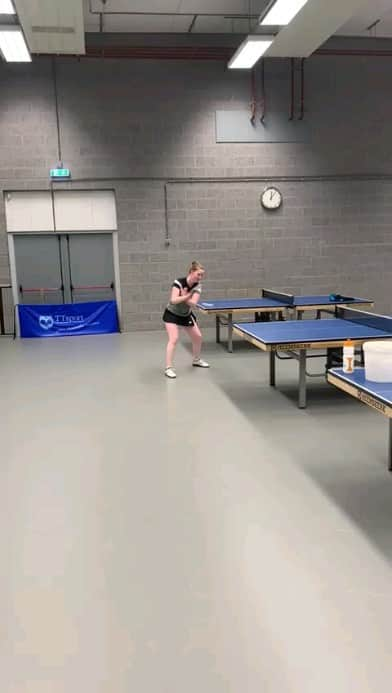 ブリット・エールラントのインスタグラム：「I had a lovely friend coming over to practise with me! Also I got the opportunity to use the facilities of @ttva66!  #comeback #momathlete #tabletennis」