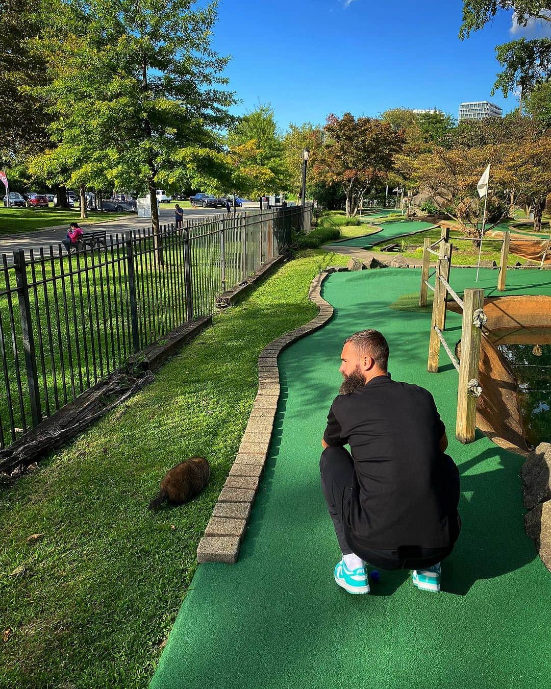 ブノワ・ペールのインスタグラム：「Pas mon jour 🤷🏻‍♂️🤷🏻‍♂️  PS: j’ai gagné au mini golf c est déjà pas si mal!!  Retour en Europe pour jouer la semaine prochaine le tournoi de Come puis celui de Gêne ✔️ #ALLEZ」