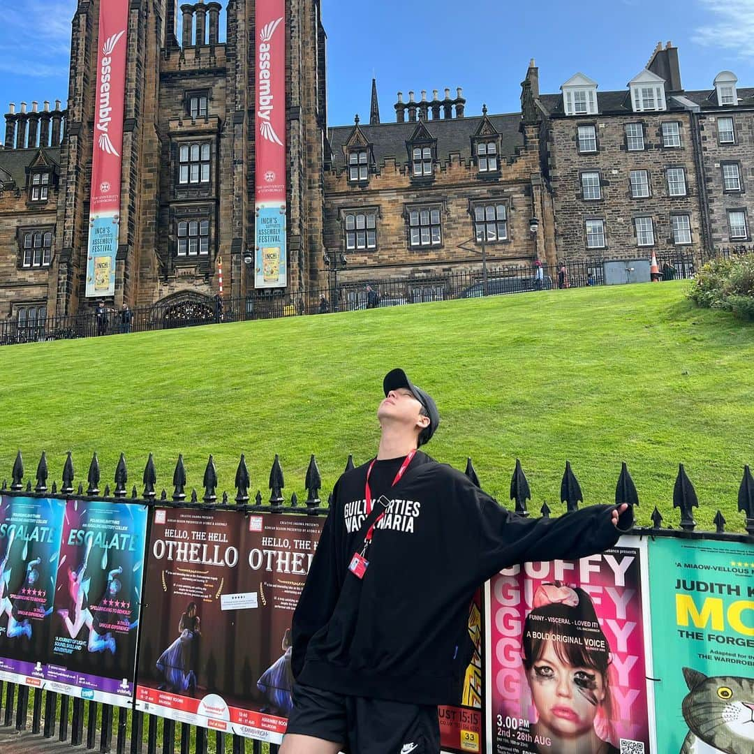 バロ さんのインスタグラム写真 - (バロ Instagram)「Hello, The hell: Othello 🇬🇧🇰🇷  너무 행복하게 공연하고 있습니다.  #edinburgh #fringefestival #assembly #assemblyrooms」8月25日 3時32分 - baroganatanatda