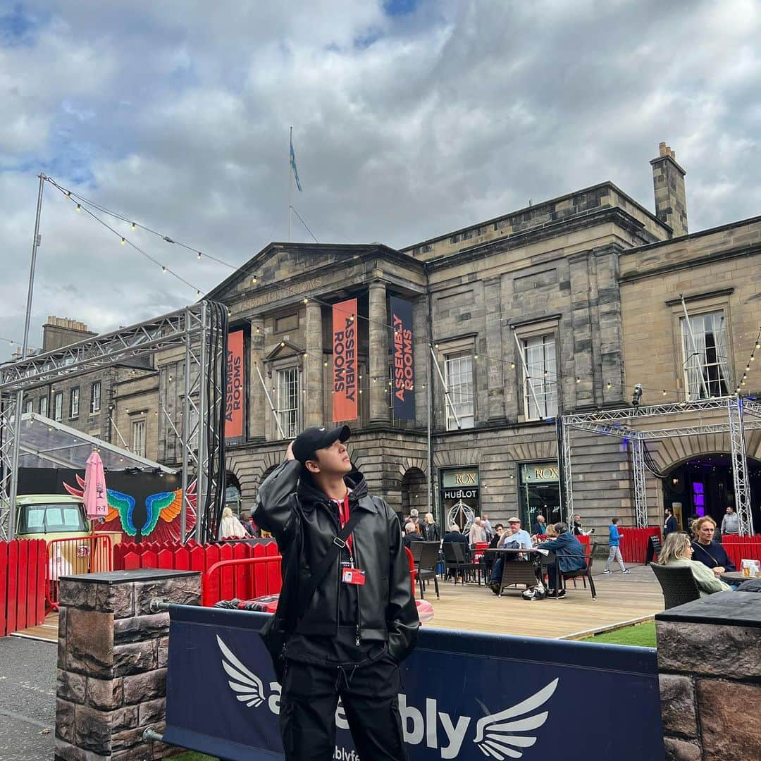 バロ さんのインスタグラム写真 - (バロ Instagram)「Hello, The hell: Othello 🇬🇧🇰🇷  너무 행복하게 공연하고 있습니다.  #edinburgh #fringefestival #assembly #assemblyrooms」8月25日 3時32分 - baroganatanatda