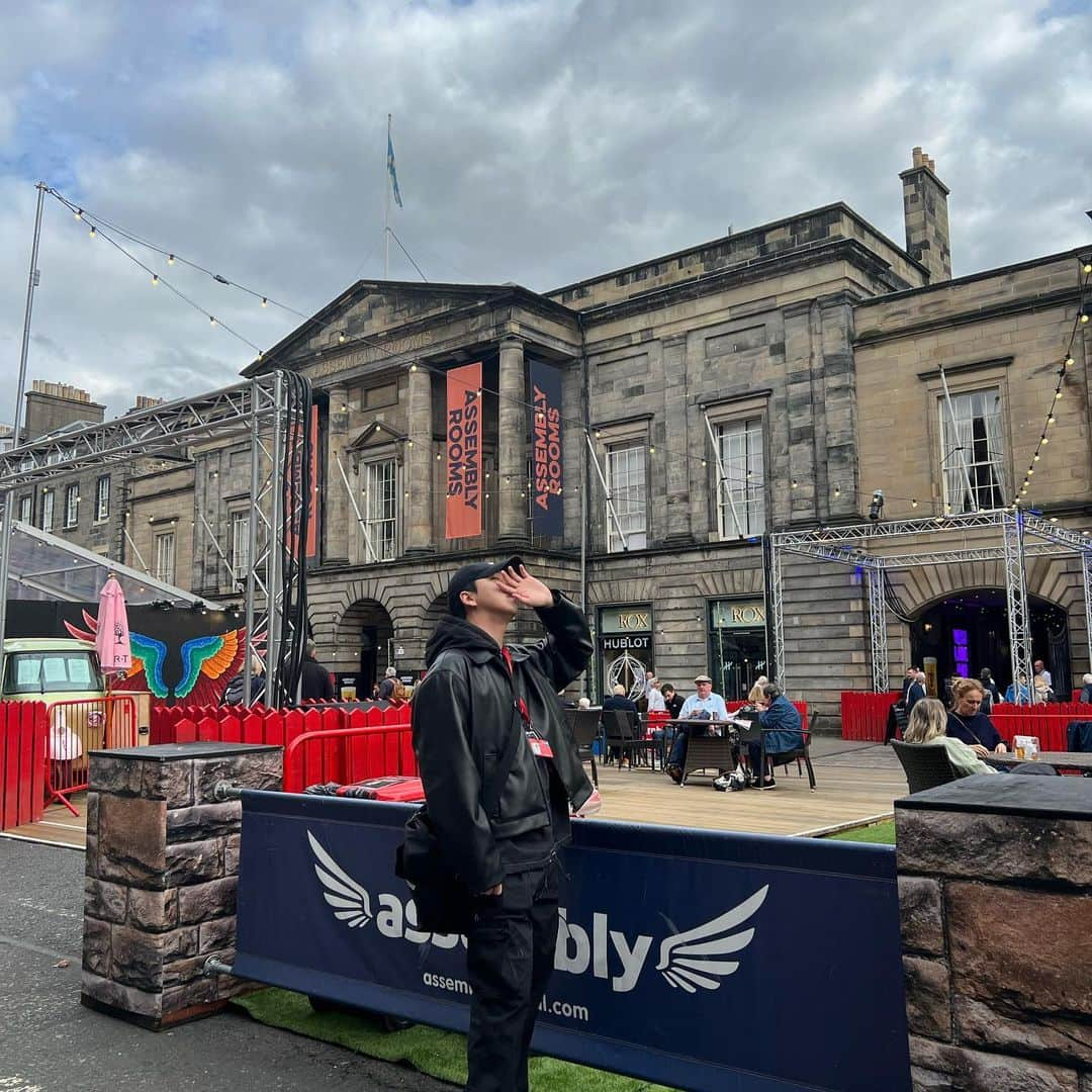 バロ さんのインスタグラム写真 - (バロ Instagram)「Hello, The hell: Othello 🇬🇧🇰🇷  너무 행복하게 공연하고 있습니다.  #edinburgh #fringefestival #assembly #assemblyrooms」8月25日 3時32分 - baroganatanatda