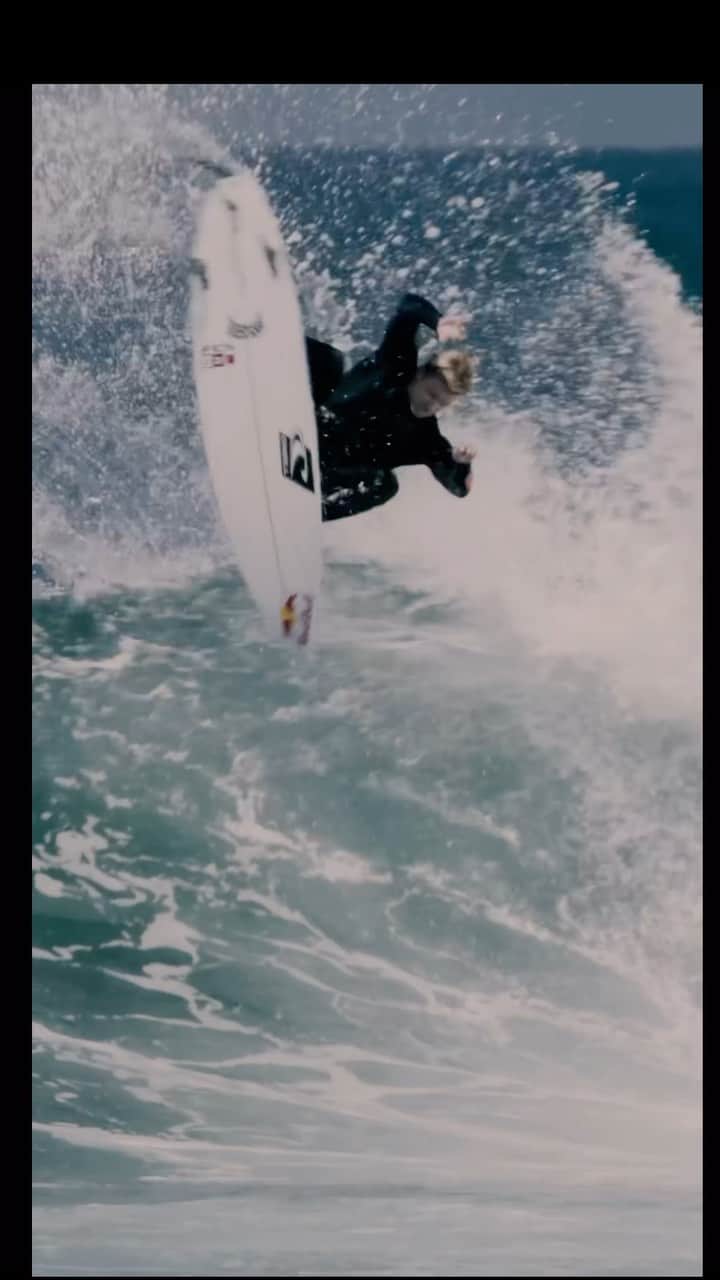 コロヘ・アンディーノのインスタグラム：「Hands down the best wetsuit I have had. The flexibility and buttery softness of the #hyperfreakfire with its ability to keep you warm while surfing cold water is next level. No other wetsuit compares. @oneillusa  @oneilleurope   #firstnameinthewater  #tb4」