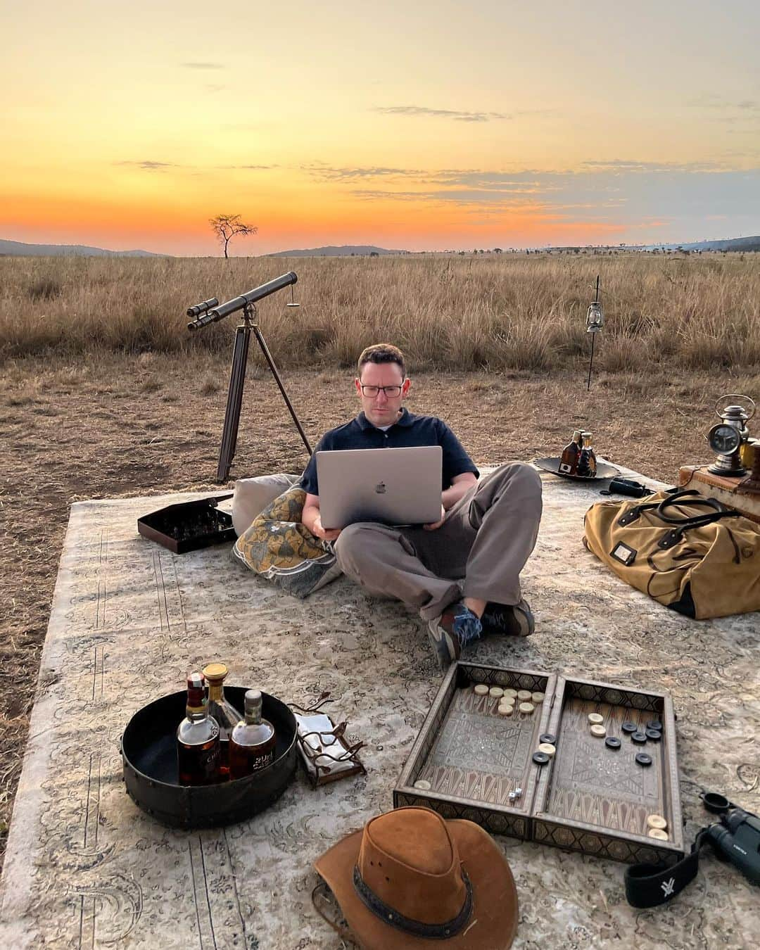 ティモシー・サイクスのインスタグラム：「The sun is setting on my time here in the #serengeti and its been such a magical trip I can’t recommend it enough! One last trading picnic setup by the incomparable @onenaturehotels as I’m a sucker for #officewithaview like this as one of the things I love most about #stocktrading is that you can do it from anywhere and it’s actually good to #exploremore and not be in a normal office/cubicle or else I start over-trading (I actually trade better traveling!) so you tell me, do you want an #officeview like this?! #laptoplifestyle #workfromanywhere #digitalnomad #ilovemyjob」