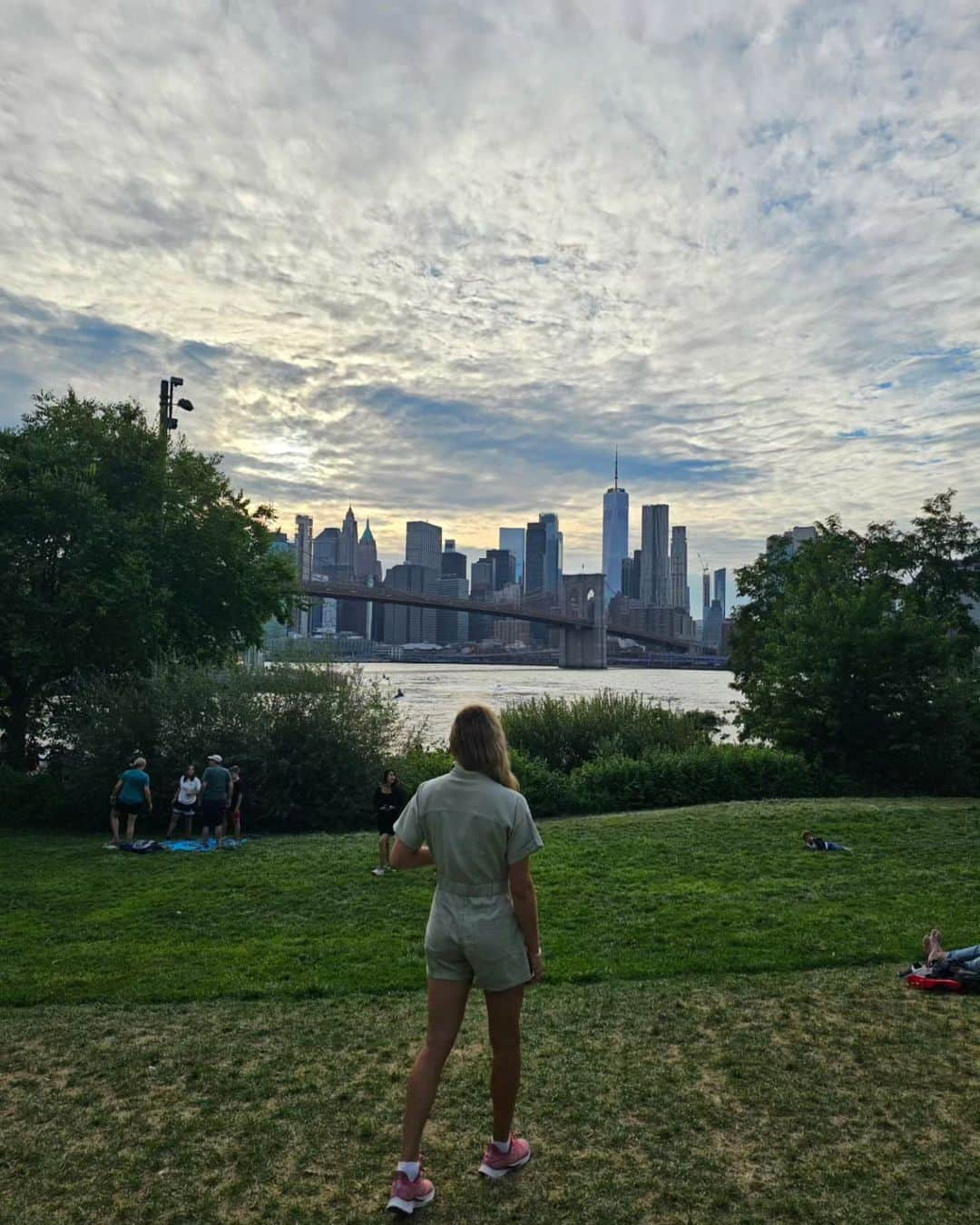 エリーゼ・メルテンスのインスタグラム：「NY you're pretty 🍎 #newyork #brooklyn」