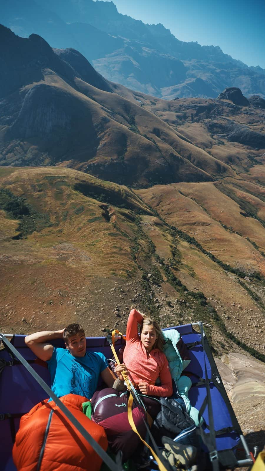 サッシャ・ディギーリアンのインスタグラム：「Want to know what it’s like to sleep on a portaledge? The most common questions I get asked include how I sleep without rolling off, and how I go to the bathroom. I cover all the good bad and the ugly about this (including having Malaria on the wall) in my upcoming memoir Take the Lead … can’t wait to share some wild personal stories with you all! Link in my bio to a signed copy 📖 📚 #september 26th! #throwback  @francoislebeau」