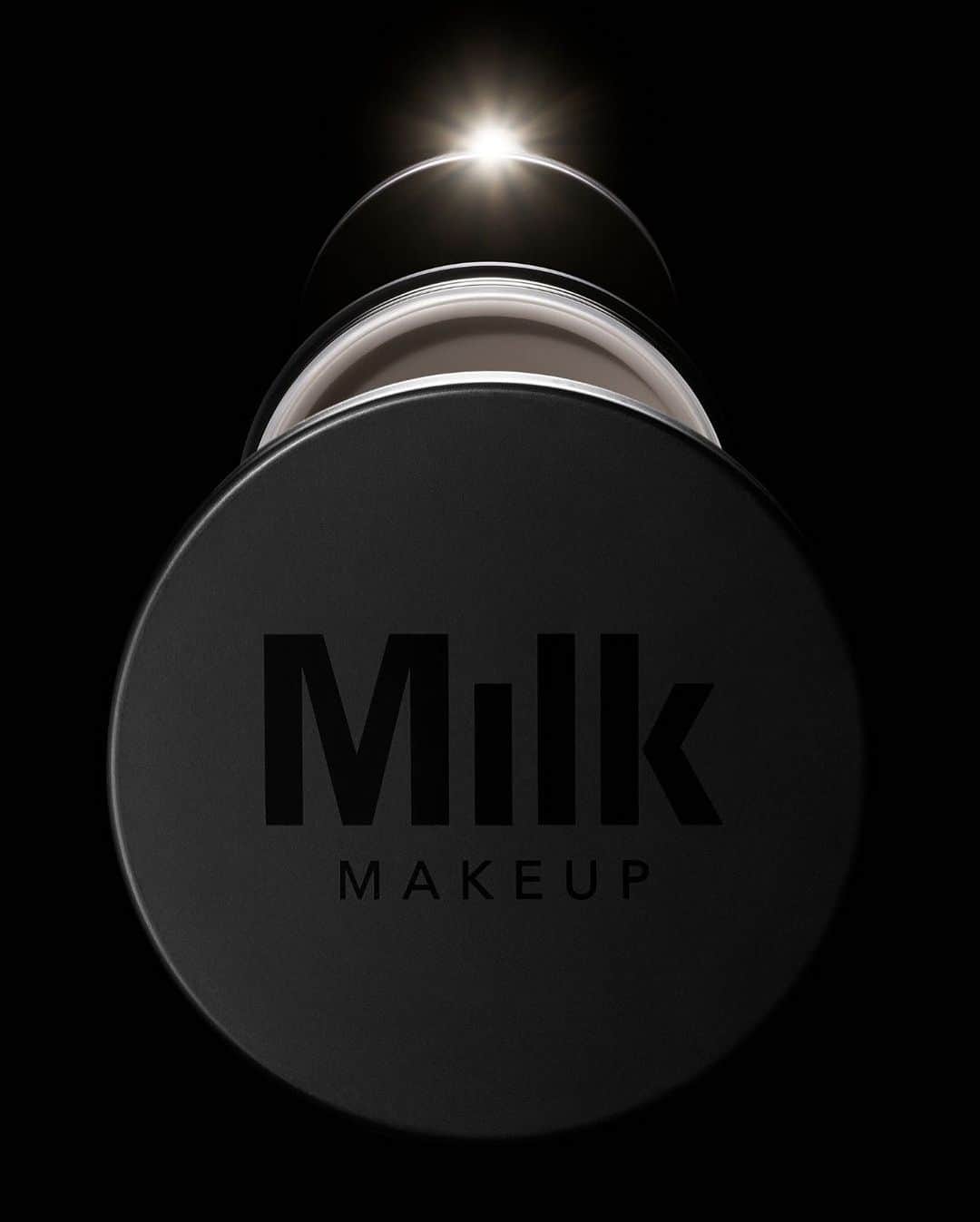 Milk Makeupさんのインスタグラム写真 - (Milk MakeupInstagram)「Another eclipse is on the horizon 🌘 COMING SOON — 9.2」8月25日 4時07分 - milkmakeup