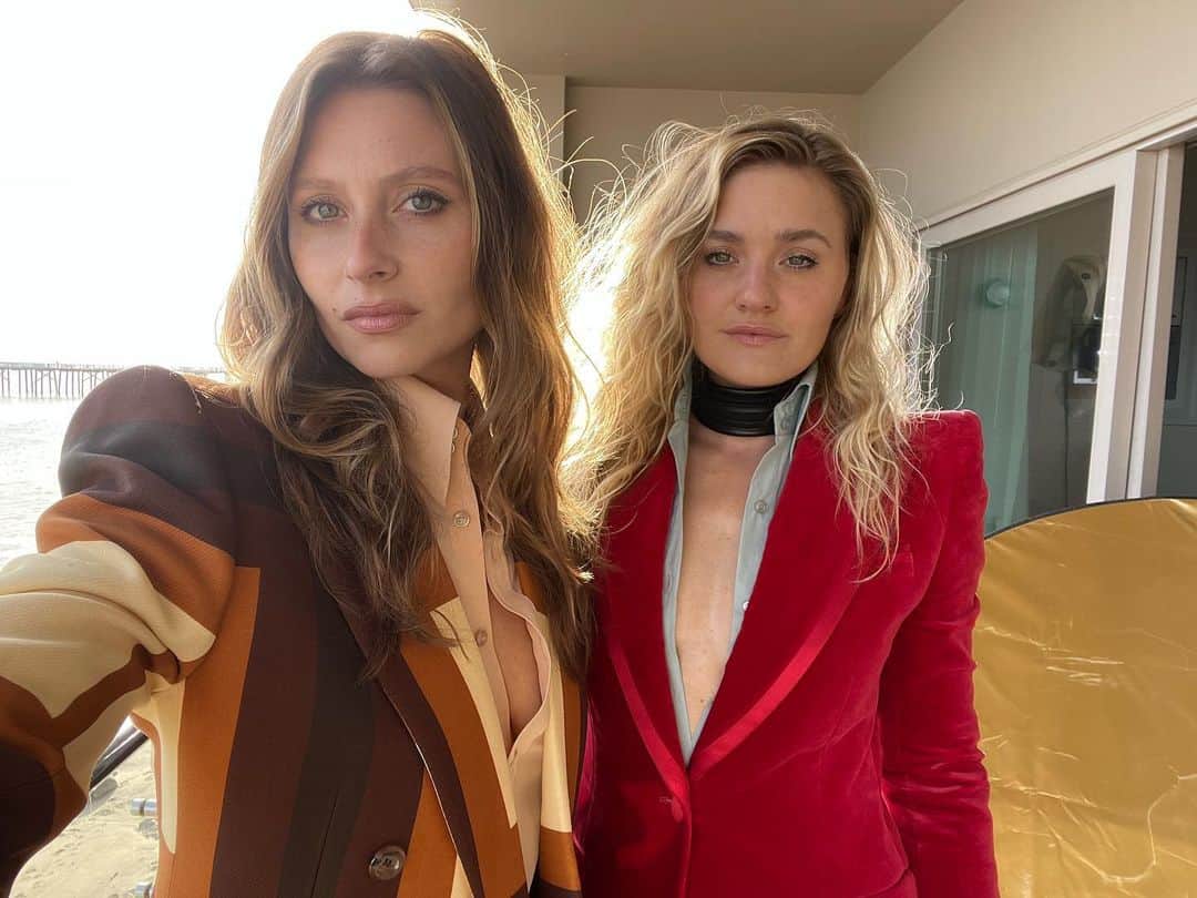 のインスタグラム：「seeeeeeesters #tbt   (Aly, in many years from now when it’s my time to go, please bury me in this suit)」