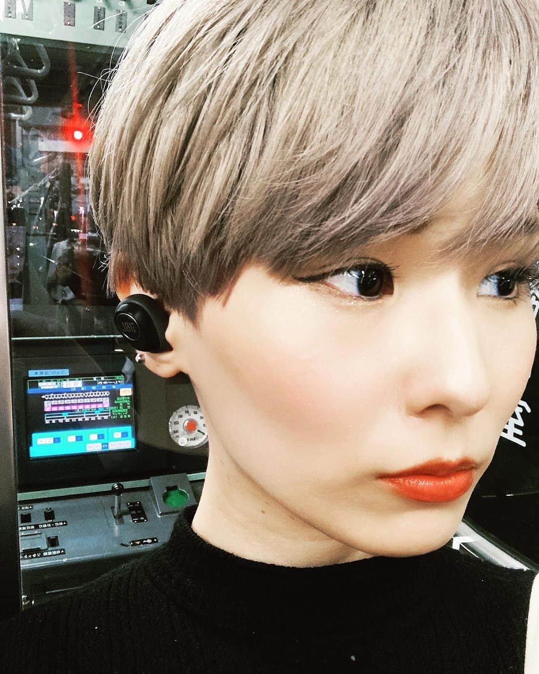 吉川ばんびさんのインスタグラム写真 - (吉川ばんびInstagram)「人生で初めて髪色を変えたのですが、まだ鏡に写る自分を自分だと認識できません」8月25日 4時19分 - bambi_yoshikawa