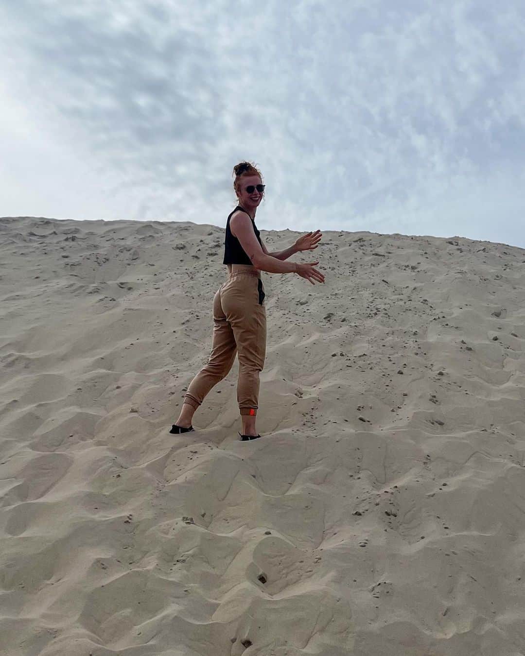 マチルドU・クラマーのインスタグラム：「Currently out of office 👋🏻」