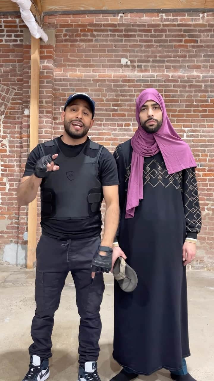 Anwar Jibawiのインスタグラム：「Self Defense 🩴」
