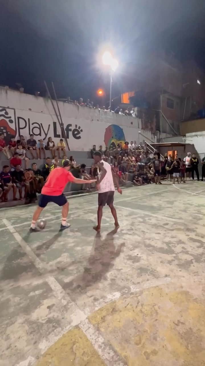 ショーン・ガルニエのインスタグラム：「My Top 3 KO in UBF😱🔥  #seangarnier #urbanball #football #freestyle #skills #nutmeg  #ubf1v1」