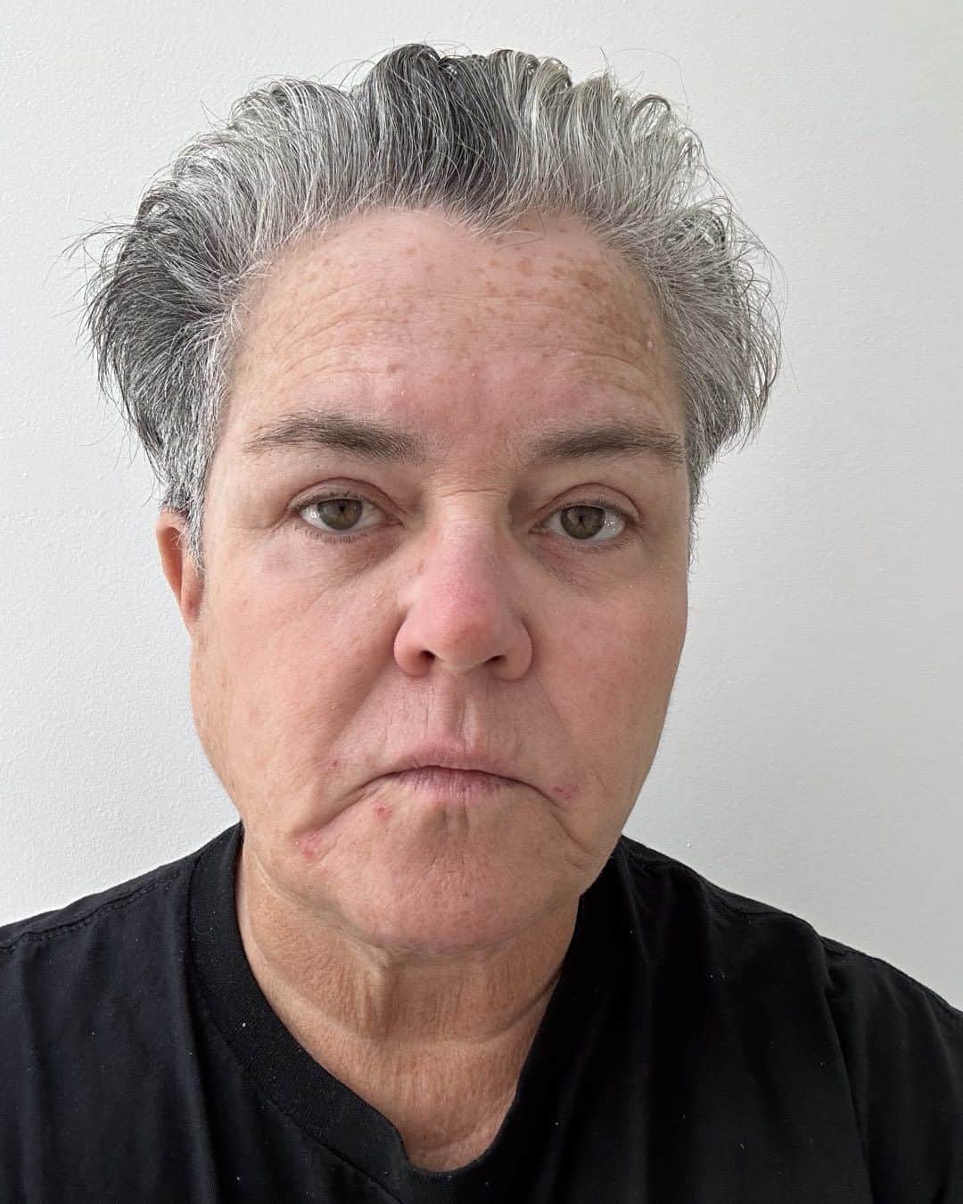 ロージー・オドネルのインスタグラム：「its mug shot day - show me urs !!’ #trumpisDONE」