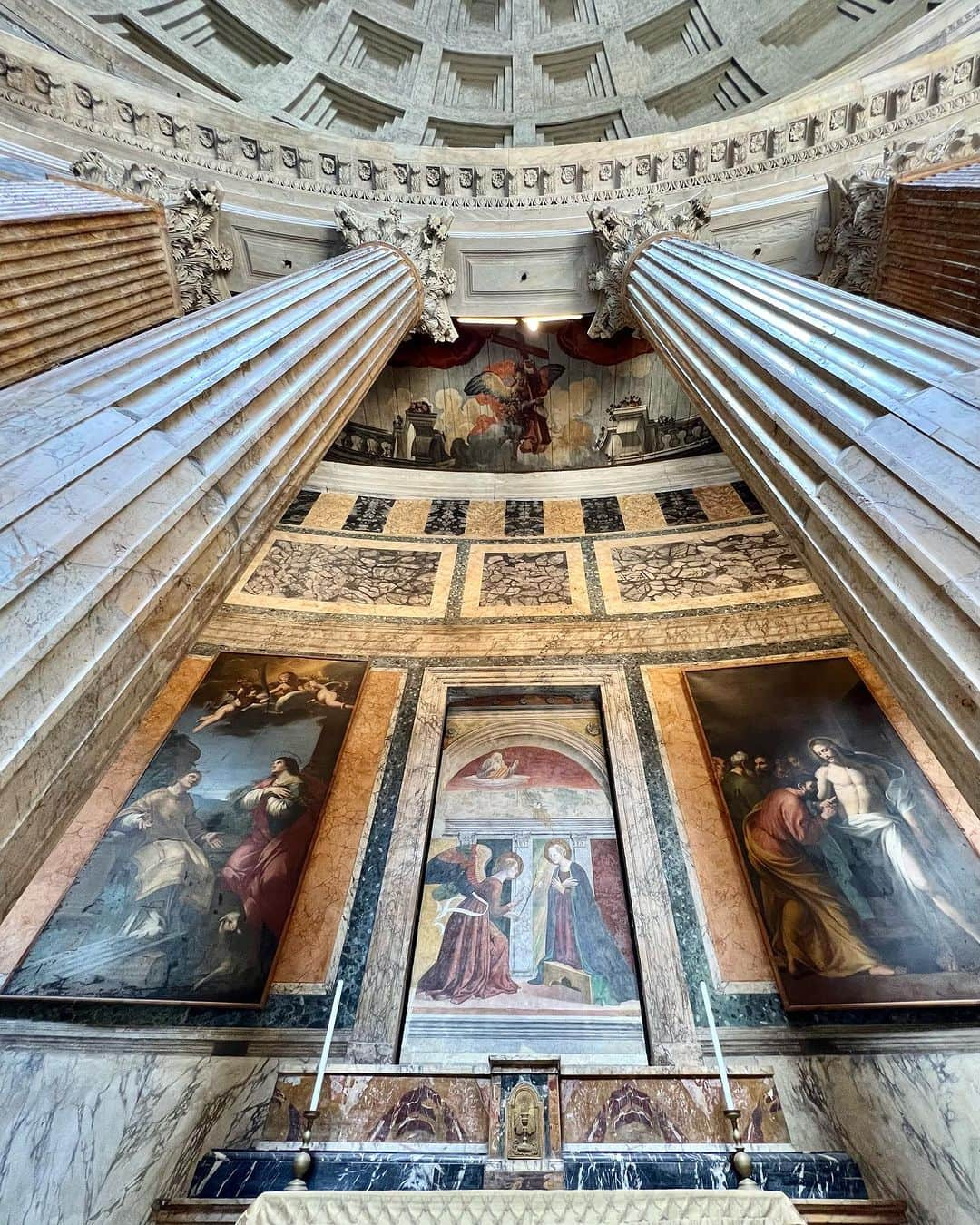 ユキ・カトウさんのインスタグラム写真 - (ユキ・カトウInstagram)「Insides of the Pantheon.  A little history about Pantheon for my dearest Sobat Online,   Originally built as a temple dedicated to the pagan gods of Rome, the Pantheon has been a place of worship for almost two millennia. Pantheon is a Greek word meaning “honor all Gods” so the building had special significance during the Roman Empire.   Anybody wants to add? Please do share to all of us on the comment section🫶🏻  #diaryukikato」8月25日 16時25分 - yukikt