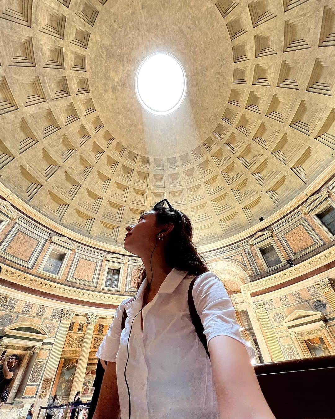 ユキ・カトウさんのインスタグラム写真 - (ユキ・カトウInstagram)「Insides of the Pantheon.  A little history about Pantheon for my dearest Sobat Online,   Originally built as a temple dedicated to the pagan gods of Rome, the Pantheon has been a place of worship for almost two millennia. Pantheon is a Greek word meaning “honor all Gods” so the building had special significance during the Roman Empire.   Anybody wants to add? Please do share to all of us on the comment section🫶🏻  #diaryukikato」8月25日 16時25分 - yukikt