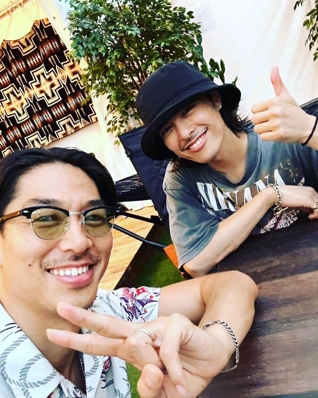 今市隆二のインスタグラム：「最高の夏の思い出🍺✨登壇後アキラさんと沢山語りました😎  @exileakira_official  #優しいアニキ #居酒屋えぐざいる」