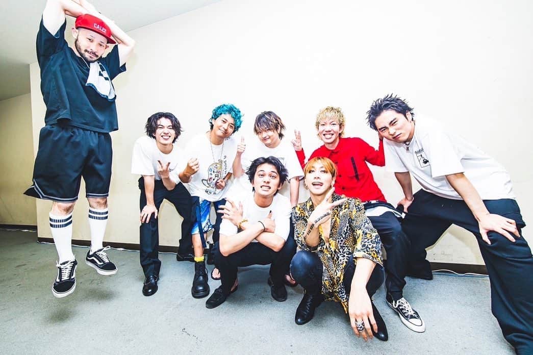DISH//のインスタグラム：「・ 『都会のラクダSP 〜サシ飲み五番勝負、ラクダグビグビ〜』  2023.08.24@香川県・レクザムホール（香川県県民ホール・大ホール）  #北村匠海 (Vo/G) @take_me_1103  #矢部昌暉 (Cho/G) @pantystar_masaki  #橘柊生 (DJ/Key) @to_i1015  #泉大智 (Dr) @daichi_izumi  #DISH #SUPERBEAVER  【集合写真】 photo by @cazrowaoki」