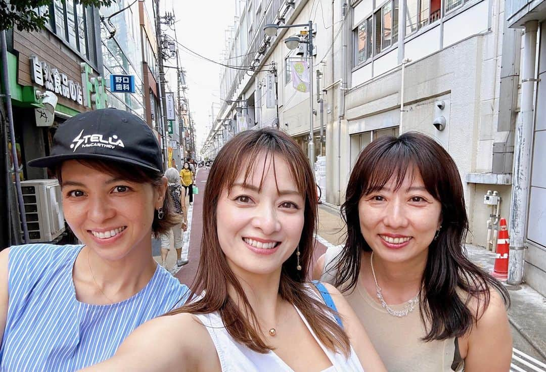 畑田亜希のインスタグラム：「いつ会っても泣くくらい楽しませてくれる2人👯‍♀️ この日ももちろん泣きました🤣😂🤣  @sachi_suzuki  @makikakimoto   ナオくんにも初めて会えて可愛くて癒されました👶🏻💕  次回はおさっちゃんのピラティス受けてみよ🤸‍♀️ @studio_fluere   #2023 #japan #summer #夏の思い出」