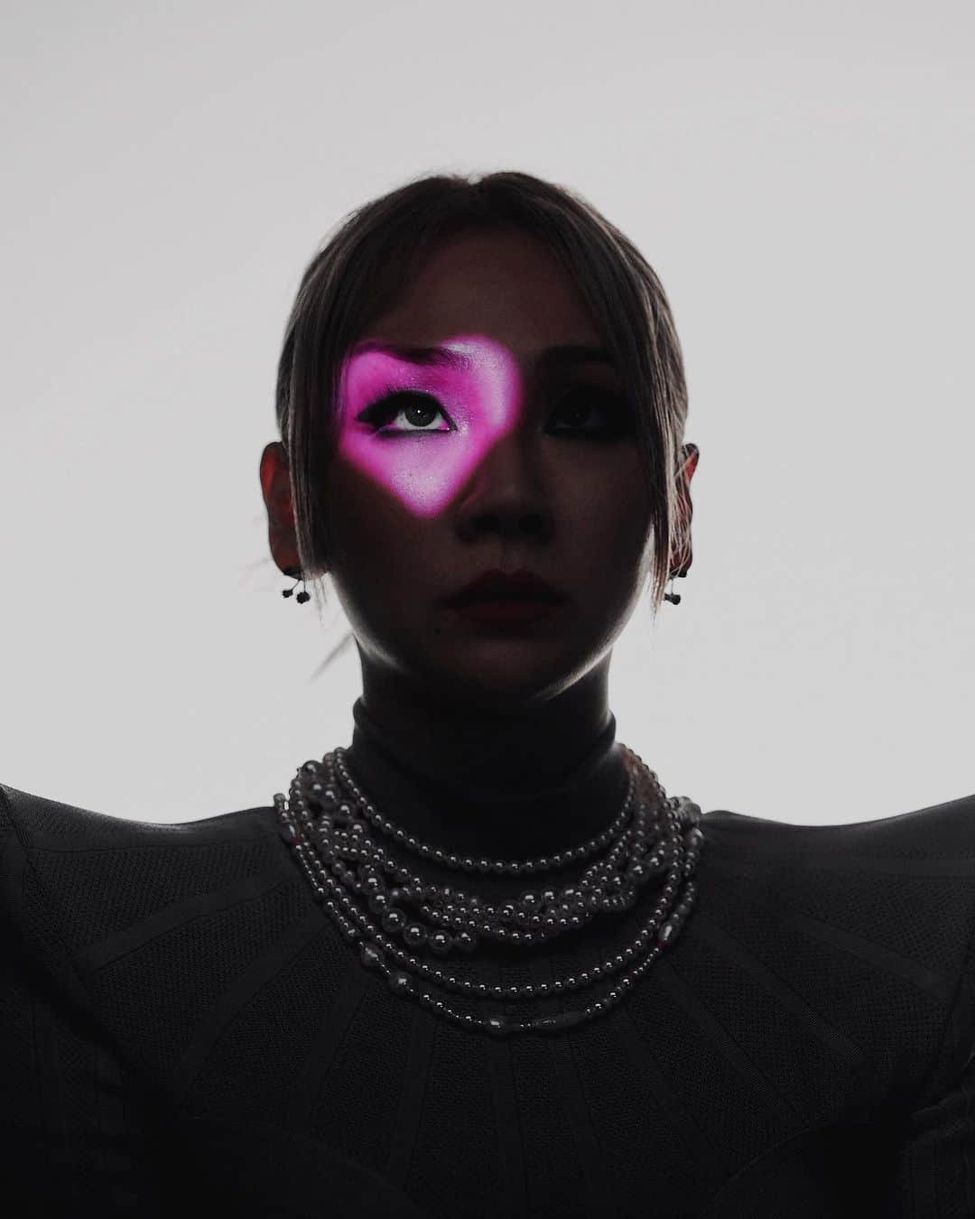 CL さんのインスタグラム写真 - (CL Instagram)「+HAPPY SPICY DAY+ 2 YEARS OLD!🍒 ENERGY POWER CHEMISTRY 🖤」8月25日 15時05分 - chaelincl