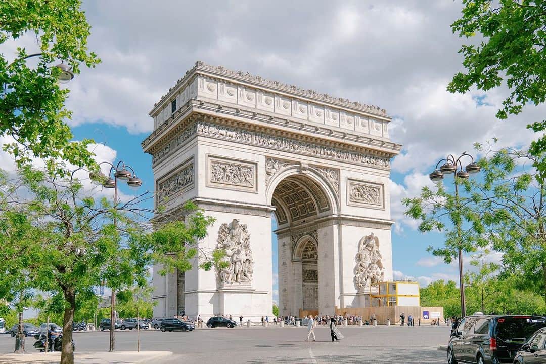 タイ航空さんのインスタグラム写真 - (タイ航空Instagram)「Jetted off to Paris with Thai Airways ✈️🗼 Exploring the iconic Eiffel Tower, wandering through the artistic wonders of Louvre, and feeling the grandeur of the Triumphal Arch.  . . . 📸 Photo Credit - Tiwakorn Jantapoon  #thaiairways #smoothassilk #tg #paris #france #ParisBound #ThaiAirwaysAdventures #tg930 #tg931 #flythai」8月25日 15時23分 - thaiairways