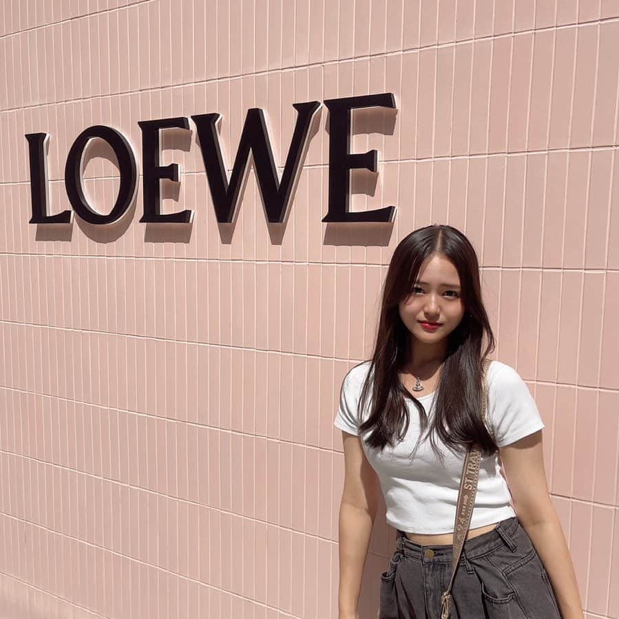 松本優菜のインスタグラム：「. 夏終わっちゃう…🍧   #loewe」