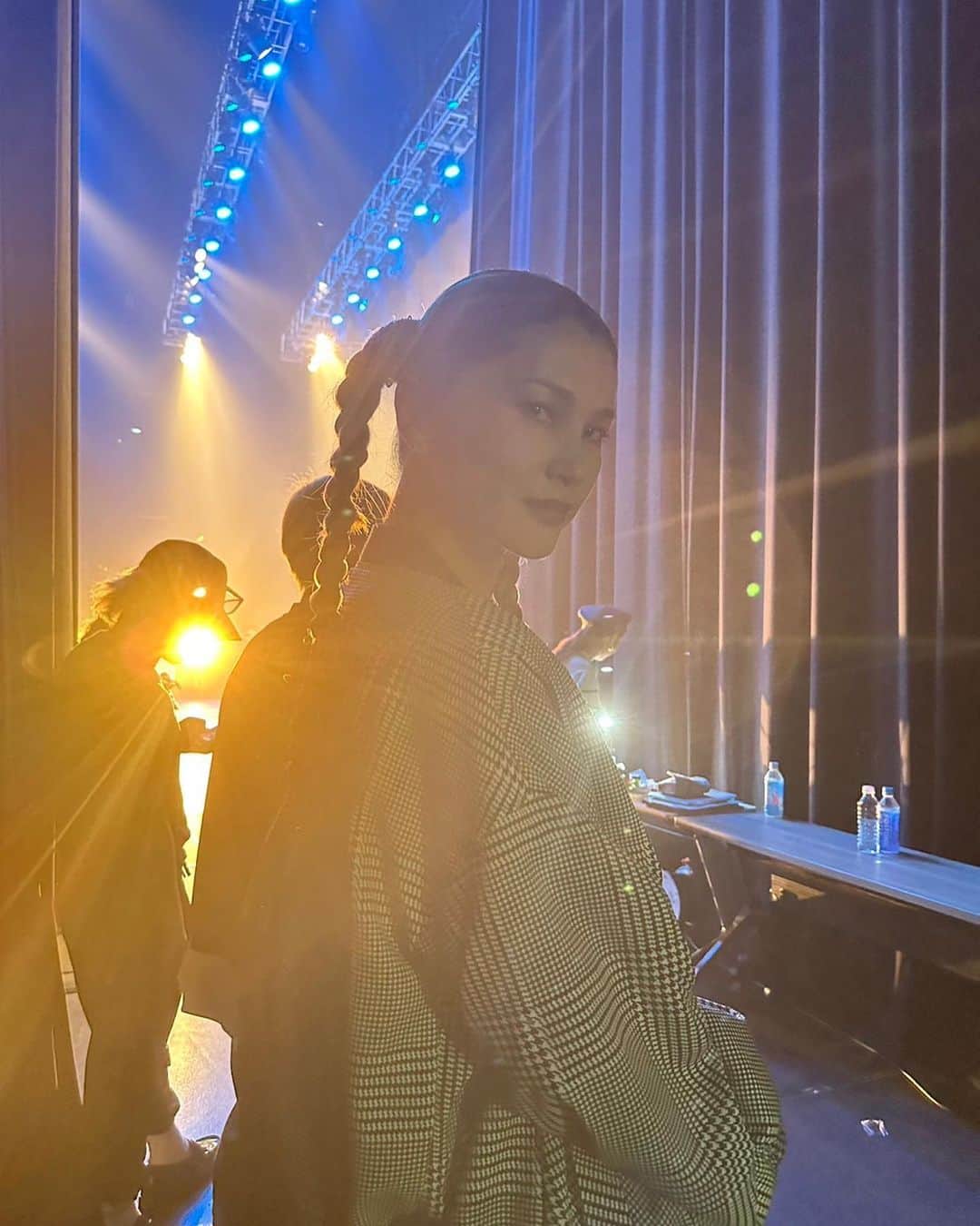 のインスタグラム：「Wow Wow Wow @dcc_info_official の審査員として参加させていただきました🙏　truly Inspired by all of the High School contestants and their Art work, Dance/Performance skills, outfit/makeup/hairstyle, and Passion 🔥 Thank you so much for having me to give me dream and 青春. ご一緒できた審査員さんにも感謝です🙏. @dapump.kenzo @chiharutrf @kazthefire @yutanakamura_ydk . Hair/Makeup by @sakura_hairmake_artist . My Outfit Brand @higa.official」