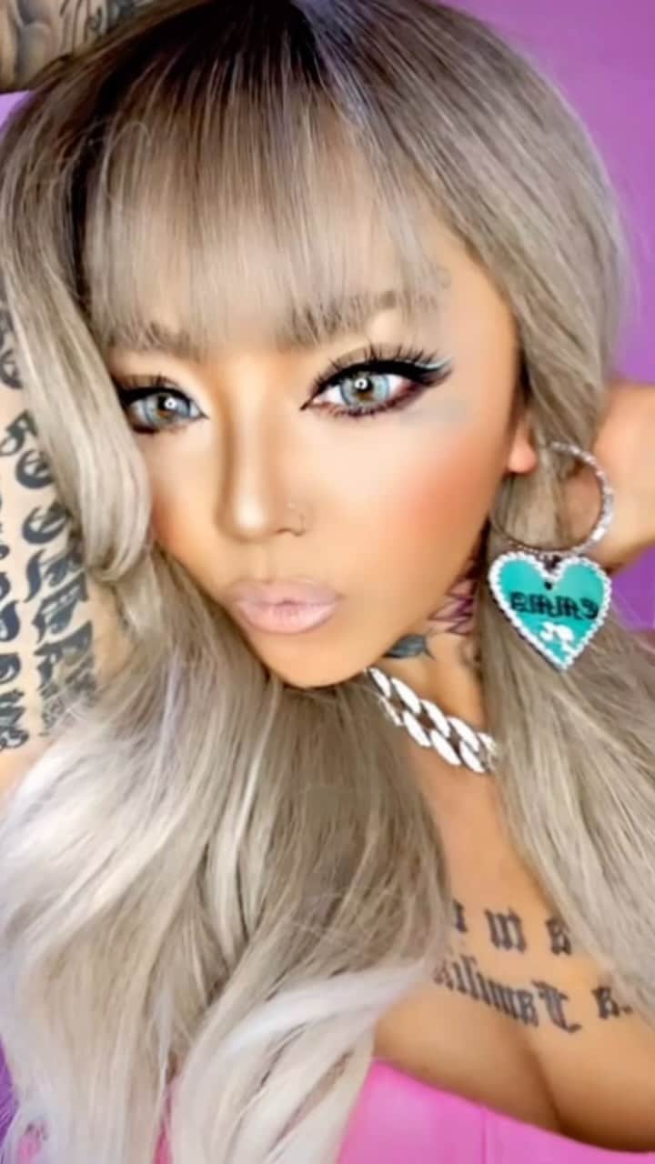 EMMAのインスタグラム：「Baby Girl さんからまたまたプレゼントして頂きました💜 BarbieとTiffany Blue …きゃすぎ いつも有難う御座います」