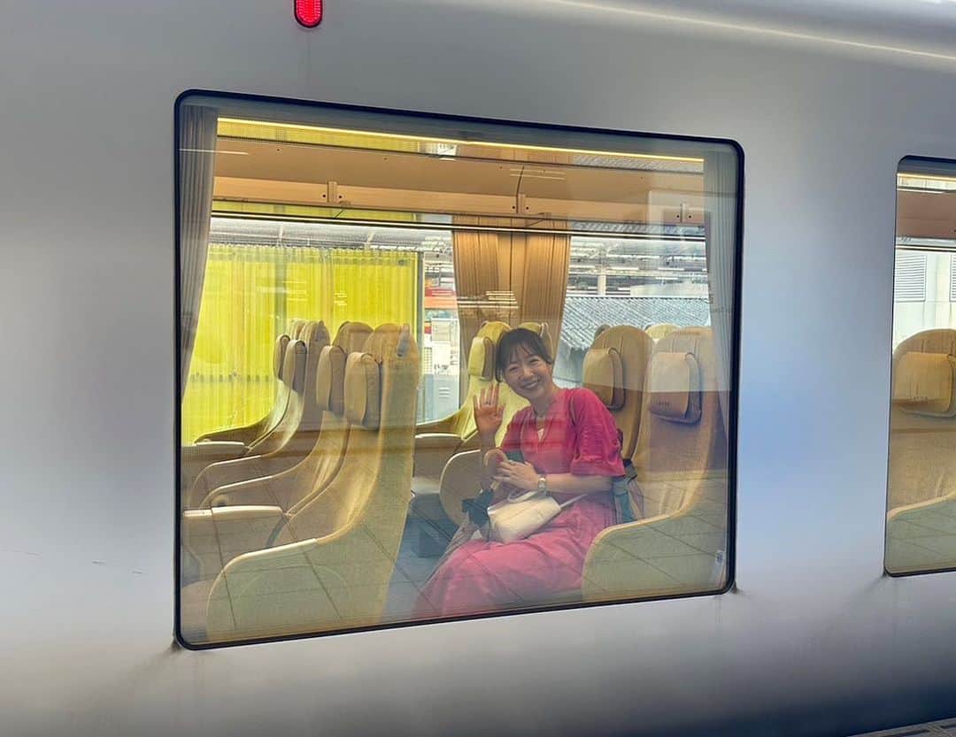 進藤やす子さんのインスタグラム写真 - (進藤やす子Instagram)「＊ お初🔰の #特急ラビュー  シートが真っ黄色で可愛い💛  #特急laview  #特急列車 #西武鉄道」8月25日 15時49分 - yasukoshindo