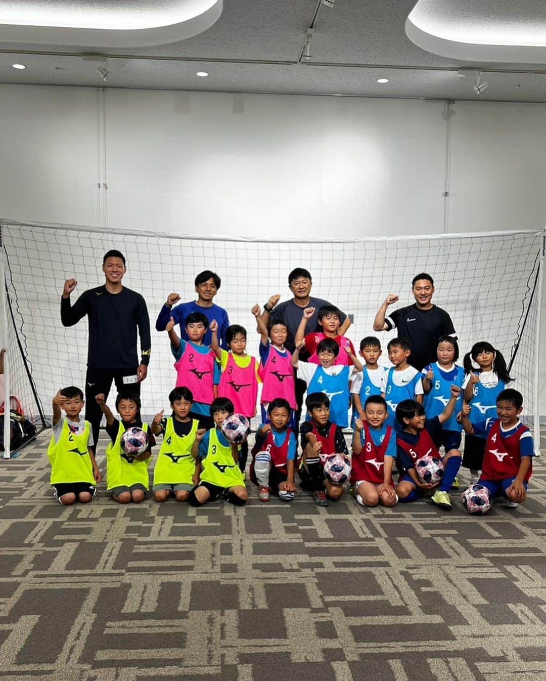 赤星拓さんのインスタグラム写真 - (赤星拓Instagram)「8/26（土）開催‼️ 前回、好評につき第2回目を開催いただきます⚽️ お近くの方は是非👍😁  『サッカーは人生を変える 1 DAY SOCCER SCHOOL』  サッカー初心者・未経験者も大歓迎！  日本初・サッカーに人生を捧げた元Ｊリーガー達による専門技術に特化した1dayスクール  初めてでも大丈夫。  サッカーを楽しもう！  🟦各回定員　 先着15名～20名 ※お一人さまにつき、一回限りのご参加となります。  🟦参加費　 500円（税込）  🟦対象年齢　 小学1年生～小学6年生  🟦参加整理券配布について　 配布時間／9:30～10:00 配布場所／1F イーストコート側通路（A-1入口） ※お並びの際は熱中症対策のため、充分な水分補給をお願いいたします。 ※参加整理券配布は定員に達し次第終了となります。 ※参加整理券は朝9:30よりすべての回の整理券を配布いたします。 ※10:00までに整理券配布定員に達しなかった場合は、3Fイオンホール前で配布いたします。  　開催時間　 ［1部］10:30～11:30〈60分間〉 ［2部］13:30～14:30〈60分間〉 ［3部］15:30～16:30〈60分間〉  ★元プロサッカー選手がコーチで来られます！★  ⚽️赤星 拓(福岡出身) 　サガン鳥栖 　→徳島ヴォルティス  ⚽️衛藤 裕(福岡出身) 　サガン鳥栖 　徳島ヴォルティス 　カターレ富山  【注意事項】 ※多くのお客さまがご参加できるように参加整理券はお1人さま1枚までとさせていただきます。 ※参加整理券に記載された時間までに「3F イオンホール」にお越しください。 ※参加整理券に記載された開催時間を過ぎた場合は無効となりますのでご注意ください。 ※動きやすい服装でご参加ください。 ※スパイクやサンダル履きはご遠慮ください。 感染症予防対策といたしまして、イベントへご来場いただく皆さまには以下の注意事項にご協力をお願いいたします。 ・検温、手指消毒にご協力ください。 ・発熱症状のあるお客さまは恐れ入りますがご参加を控えていただきますようお願い申し上げます。 ・今後の状況の変化に伴い、イベントの中止・内容を変更させていただく場合がございます。  【お問い合わせ先】 株式会社Winwin　 TEL：092-923-5225  日程	2023/08/26 (土)  時間	10:00～16:30  ［受付時間］10:10～  ［受付場所］3F イオンホール  ［整理券配布時間］9:30～10:00  ［整理券配布場所］1F イーストコート側通路（A-1入口）  場所	3F イオンホール  #イオンモール筑紫野 #ワンデーサッカースクール #Jリーグ #福岡バモス #衛藤裕 #赤星拓 #地域貢献 @ttakawinwin @vamos_post  @okaken.ret  @hibrid.athlete.lab  @atletico.saga @atletico.vivo.saga_official  @ssbiz_official」8月25日 15時50分 - akahoshi.taku_1