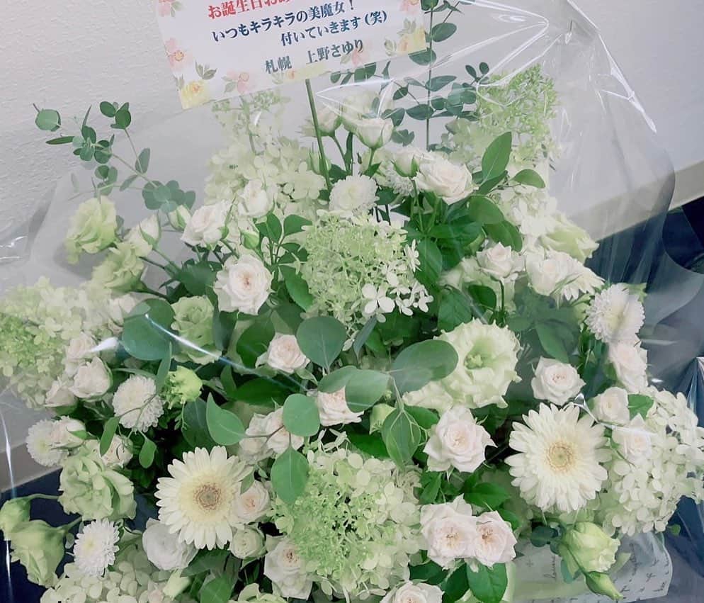 藤木貴子さんのインスタグラム写真 - (藤木貴子Instagram)「お誕生日に❤️  お花や プレゼント メッセージや お手紙✨✨✨✨ たくさんいただきました🙏  みなさん お忙しい中 気にかけていただき 嬉しくて とても幸せです😭🙏  また一年  絶対 感謝と思いやり！！ 忘れることなく 過ごしていきます❗️❗️❗️  ありがとうございます❤️」8月25日 15時46分 - takako_fujiki