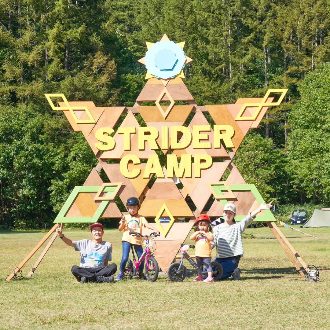 striderjapanのインスタグラム：「群馬県みなかみ町の、四方を山に囲まれた秘密基地のような場所で、みんなでキャンプしませんか？ 参加対象となるのはストライダーキッズとそのファミリーのみですので、だれに気兼ねすることなく、思う存分キャンプを楽しむことができます！もちろんキャンプ初心者ファミリー大歓迎です（キャンプ道具レンタルあり）。  昼間は、気軽に参加できるストライダーでのレースや、宝探しや、アウトドア系ワークショップ。そして夜は超本格的なキャンプファイヤー（幼児を対象としたキャンプファイヤーでは世界一を自負しています！）、ミステリーツアー（肝試し）、影絵劇場（影絵あそび）など、盛りだくさん。  夜までみんなで思う存分遊ぶことがコンセプトのストライダーキャンプ！  申し込み開始は8/30(水)から。 詳しくはストライダーキャンプで検索！  【開催概要】 ・日にち  　2023年9月30日(土)-10月1日(日) ・入場時間 　 9月30日(土)13～15時 　 ※15時以降はご入場いただけません。 ・会場  　オートキャンパーズエリアならまた 　（群馬県みなかみ町） ・対象 　 2才～6才のストライダーキッズがいるファミリー ・定員数  　最大482名（98組） ・参加費  　20,000円～34,000円（税込）  　※事前クレジットカード決済 ・主催  　ストライダージャパン  @yassshirow  #ストライダーキャンプ #ストライダー #ストライダーに乗ろう #夜まで一緒に遊ぼうよ #ストライダーキッズ #strider」