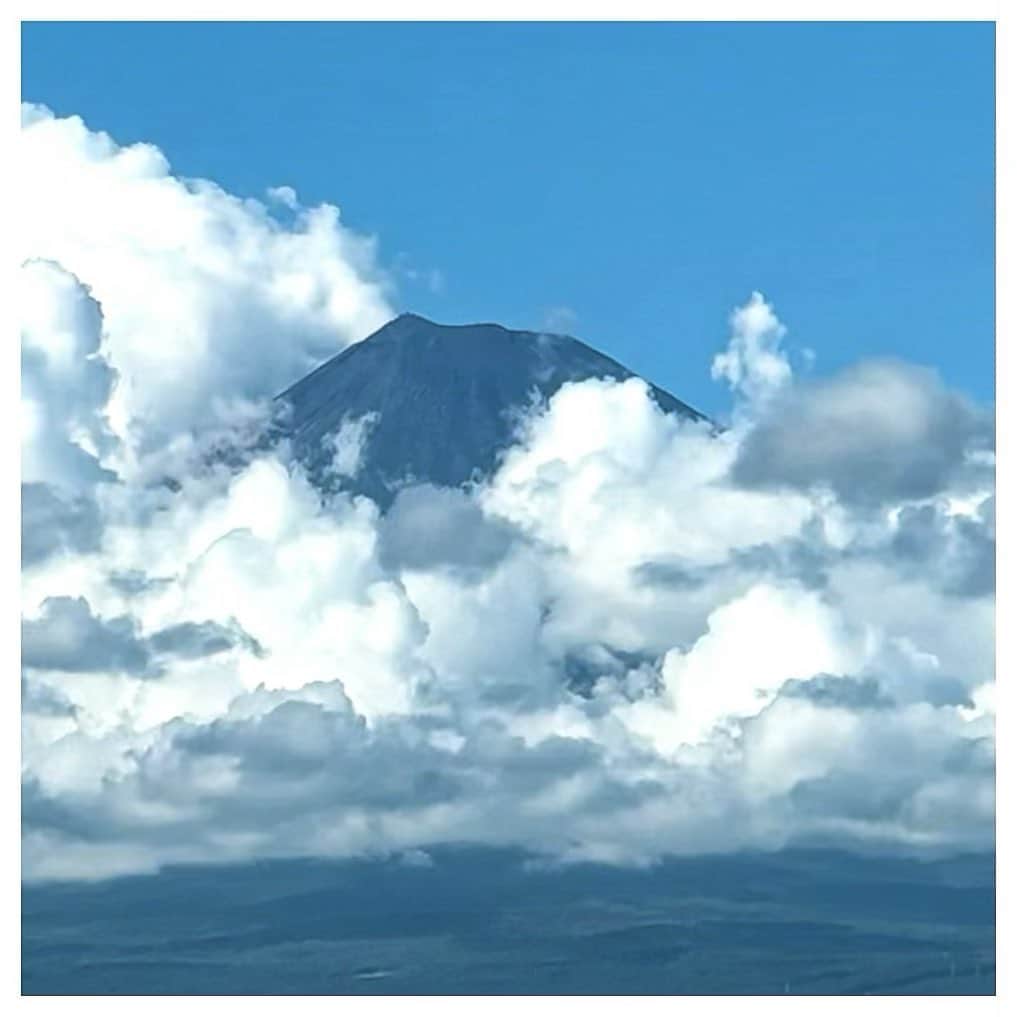 さだまさしさんのインスタグラム写真 - (さだまさしInstagram)「今日の富士山🗻 . #富士山 #さだまさし #sadamasashi」8月25日 15時55分 - sada_masashi