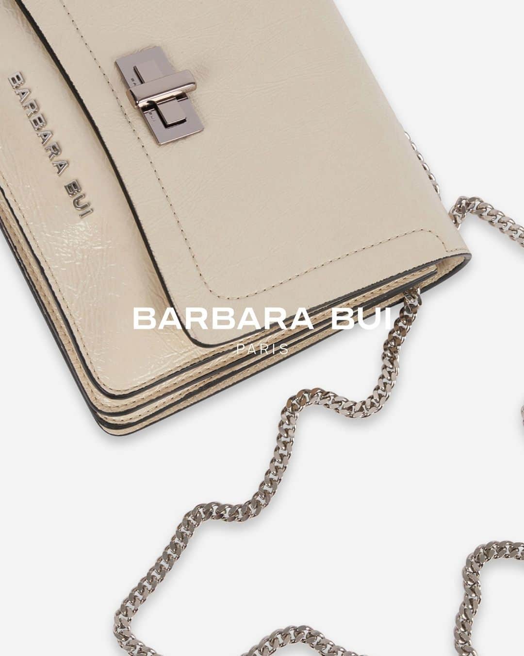 バルバラ ビュイのインスタグラム：「Meet our new bag "ZIGGY", the ideal companion for day and night.⁠ ⁠ New collection, now online and in our stores !⁠ ⁠ #ziggy #ziggybag #newco #newbag #fw23 #barbarabui #leatherbag #crossbodybag」