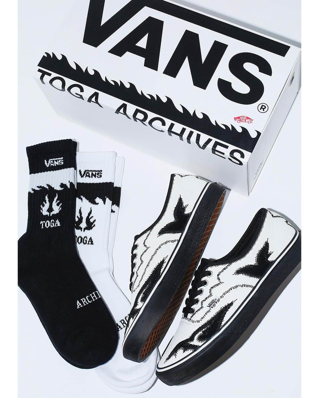 HANKYU.MODEさんのインスタグラム写真 - (HANKYU.MODEInstagram)「. TOGA × VANS 9/1 RELEASE！ At 3F MODE 9/1(fri)  「TOGA × VANS」コラボレーションアイテムが9/1(金)発売スタート。 3年ぶりとなるコラボは、スニーカーとスエットシャツの2型をリリース。VANSの代表モデル”AUTHENTIC”をベースにTOGAのアイコニックなウエスタンモチーフをステッチで施した。  Sneaker VANS SP (靴下2ペア付き）27,500円 Sweat shirt VANS SP　16,500円  ※商品は、おひとり様 各品番各一点までの販売とさせていただきます。 ※事前予約は承りいたしかねます。あらかじめご了承くださいませ。  ◆発売日9/1(金)12時30分まではお客様の安全確保のため、抽選入場とさせていただきます。 詳細・抽選入場の申込は、ストーリーリンク先からチェック！@hankyumode  【抽選入場についてご案内】 ・応募期間：8/28(月)17時まで(※8/29(火) 17時以降当落発） ・抽選申し込みはお1人様1回限りとさせていただきます。 ・ご応募いただいた時点で注意事項を了承したものとさせていただきます。 ※発売日9/1(金)の12時30分まではコラボアイテムのみの販売とさせていただきます。あらかじめご了承くださいませ。  詳しくはプロフィールURLをチェック！@hankyumode  #togavans #トーガヴァンズ #hankyumode #hankyu #阪急うめだ本店 #阪急本店 #うめはん #ファッション  #hankyumode23aw #hankyumode23awshoes #shoes #sneakers #コラボアイテム #シューズ #スニーカー #toga #トーガ #vansauthentic」8月25日 18時00分 - hankyumode