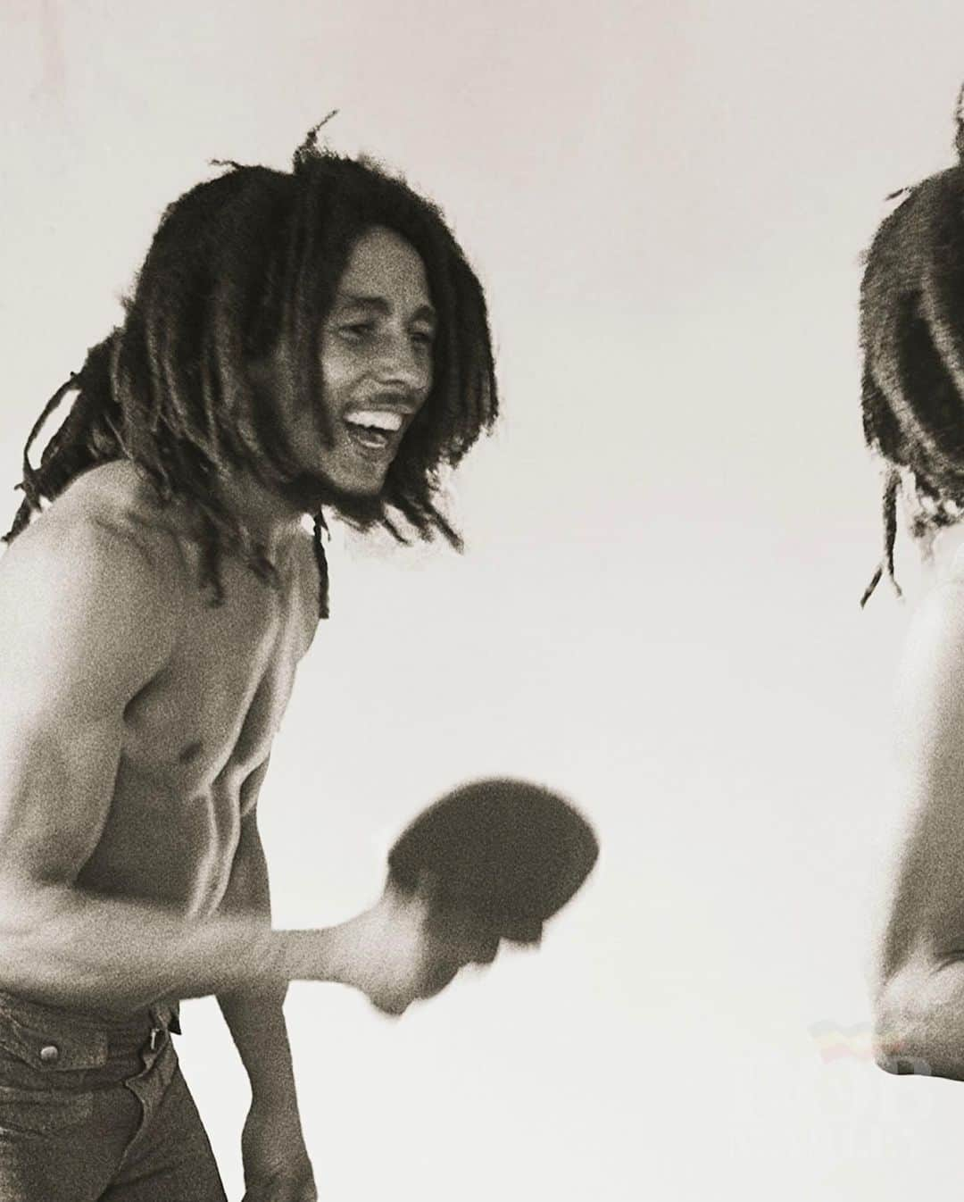 ボブ・マーリーさんのインスタグラム写真 - (ボブ・マーリーInstagram)「“Put the heathen back, dey, ‘pon de wall.” #TheHeathen #bobmarley  📷 by #DennisMorris ©️ Fifty-Six Hope Road Music Ltd.」8月25日 7時24分 - bobmarley