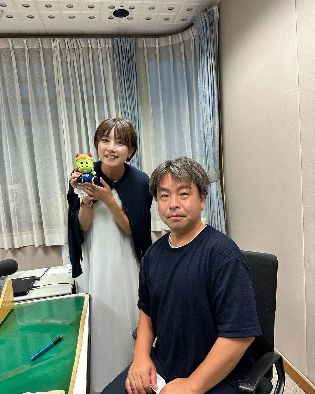 細田阿也さんのインスタグラム写真 - (細田阿也Instagram)「@lucky_ibaraki  #CONNECT #コネクト茨城  #ayassport 念願叶い #スポーツライター 佐藤拓也さん お迎えしました！  コラムも拝見してましたが 茨城県のスポーツにお詳しい方といったら！と🥹お会いできるのを楽しみにしていて  今回も @mito.hollyhock.official  #水戸ホーリーホック　の魅力について  #育成の水戸 と呼ばれるように、 経験値ある選手と融合しながら 若い選手が多く 選手を育てながら勝つことに特化されていて  直近5年でJ2で最もJ1に選手も輩出した背景として 人材育成プログラムmakevalueprojectや  MVVミッションビジョンバリューなど手厚い取り組みについて 伺わせていただきました！  えぇ♡ ジュビロから水戸にご縁ある選手もたくさんいらしたりと 話盛り上がりますよね！  さとたくさんが 取材されたコラムも読み応えあり  #西村卓朗　GMの献身的な心配りなど 思わずお話し深掘りさせて頂き 全然時間足りなかったです😆笑  しかも　#ホーリーくん　の人形頂き可愛いじゃないですか♡ お優しさに感謝です🥹  26日は #栃木sc との北関東ダービー さとたくさんに教えて頂きながら 水戸についても学ばせて頂きます！  佐藤さんありがとうございました！ また来月楽しみにしております！  Aya's sports スポーツ大好き　#細田阿也 の視点から、 全国・世界のスポーツトピックをご紹介したり、様々な形でスポーツの世界を支える方たちへのインタビューをお届けしたり、がんばる人たちを応援していくコーナーです🧏🏻‍♀️」8月25日 7時24分 - hosodaaya