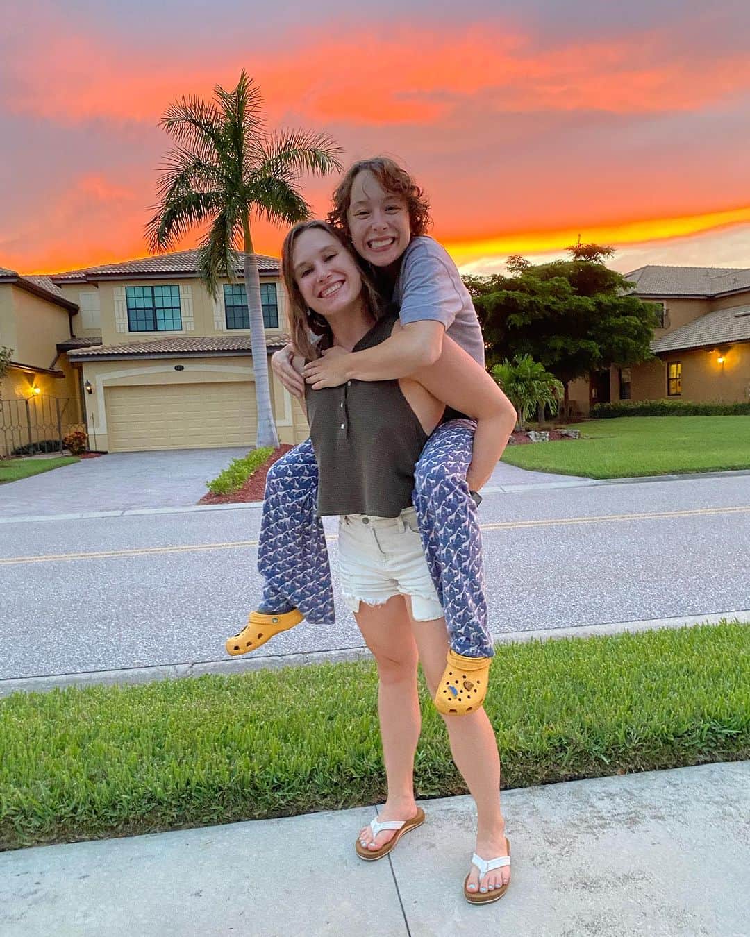 ブレナ・ダウエルのインスタグラム：「A quick weekend get away to see LD is the best way to end the summer! 🥰」