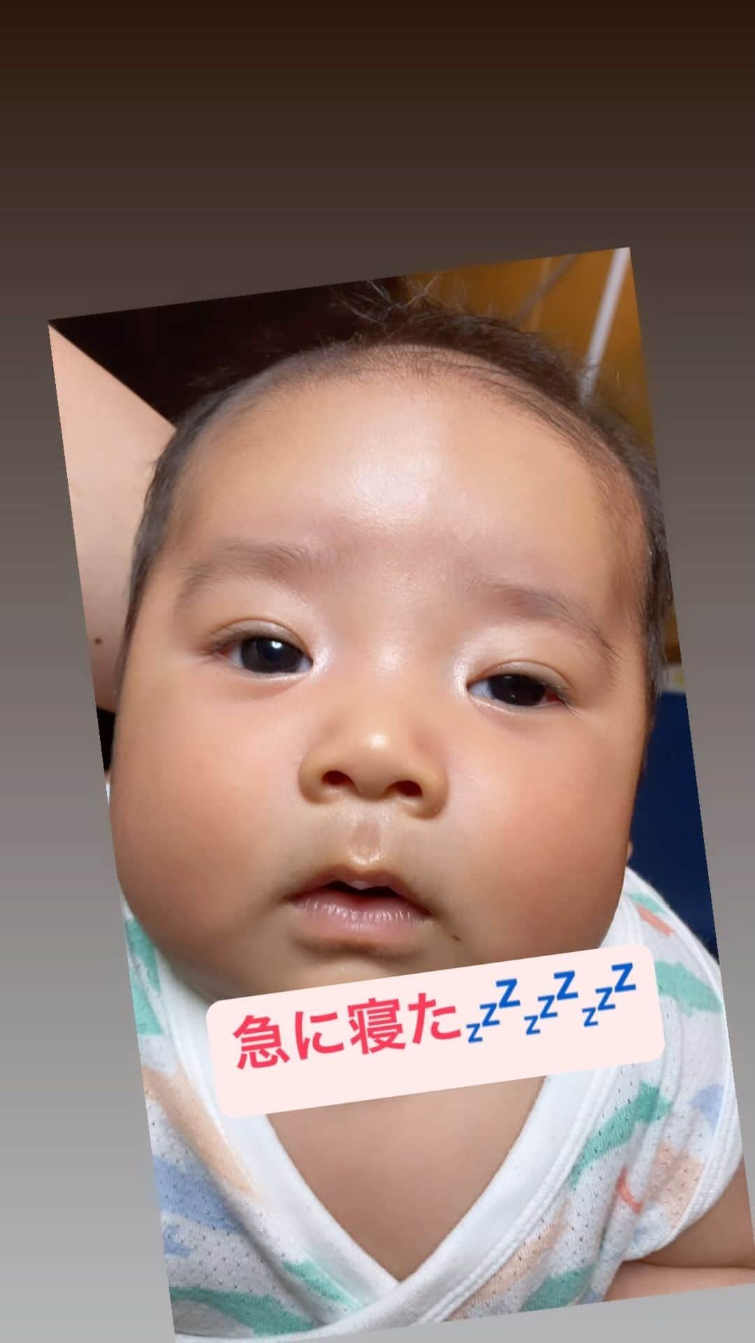 川畑雅秀のインスタグラム：「目を開けながら寝てたんかなぁ〜😅急に寝た🤣🤣 #生後3ヶ月 #生後3ヶ月ベビー #然くん #吉本興業 #かわばたくん」