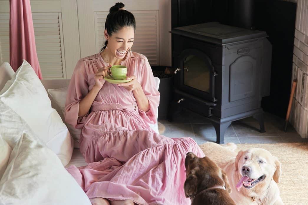 森泉のインスタグラム：「ウェブマガジン『マドリーム』で移住についてお話ししたよ🌈ノアとベアも登場💕」