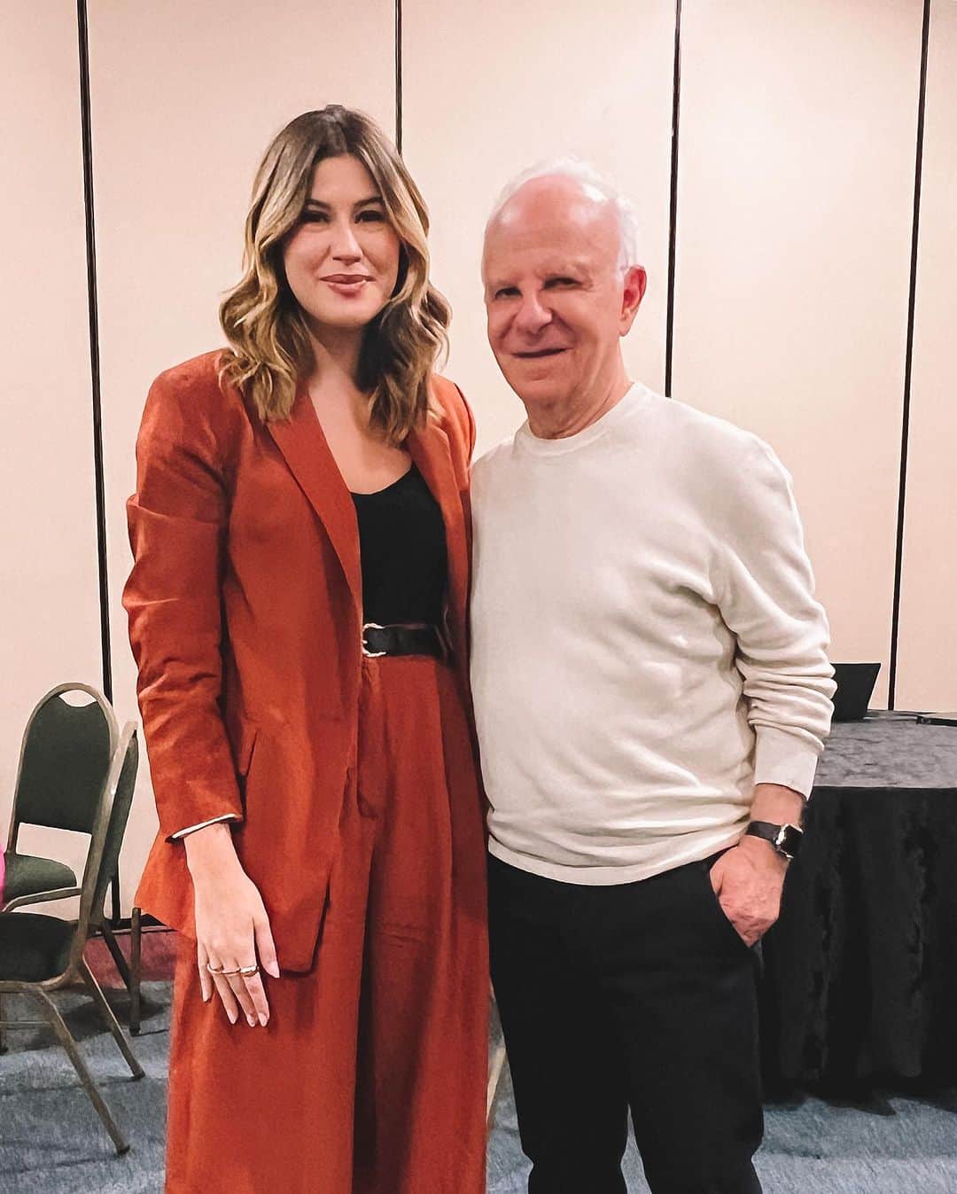 ニーナのインスタグラム：「Ontem tive o prazer, a honra de conhecer o Dr. Miguel Krigsner fundador do Boticário! Sem palavras, que orgulho fazer parte de tudo isso ♥️🥰 @linhaniinasecrets」