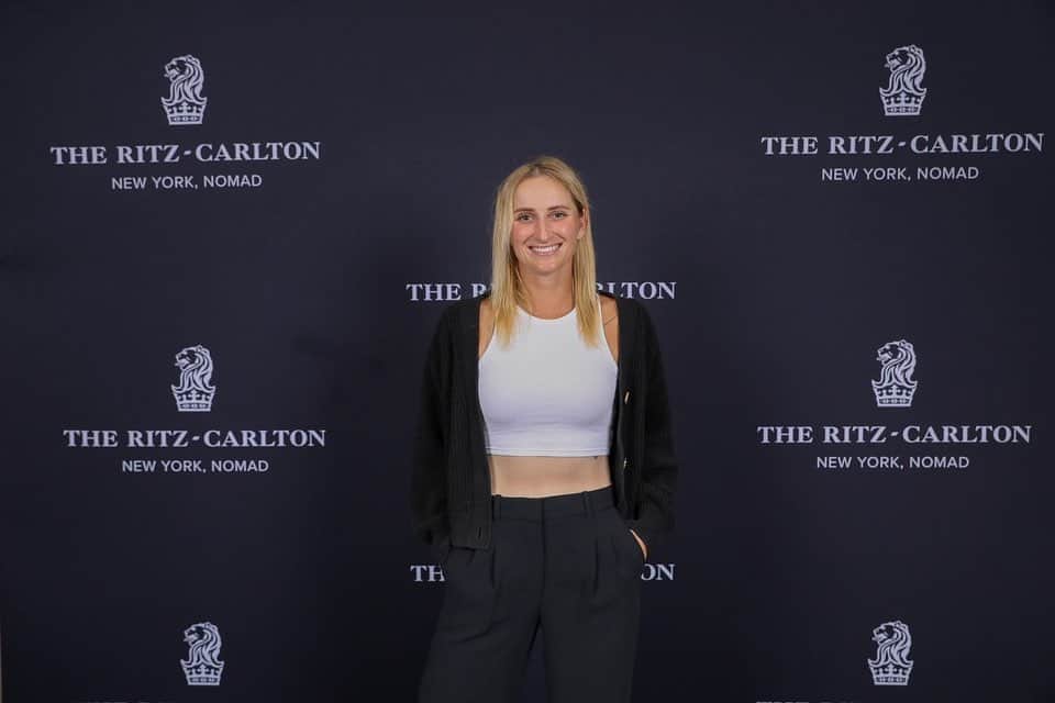 マルケタ・ボンドロウソバのインスタグラム：「Thank you🤟🏻😍💃🏻 @ritzcarltonnewyorknomad for hosting such a fun evening last night🫶🏻Loved meeting all of you! #RCMemories」