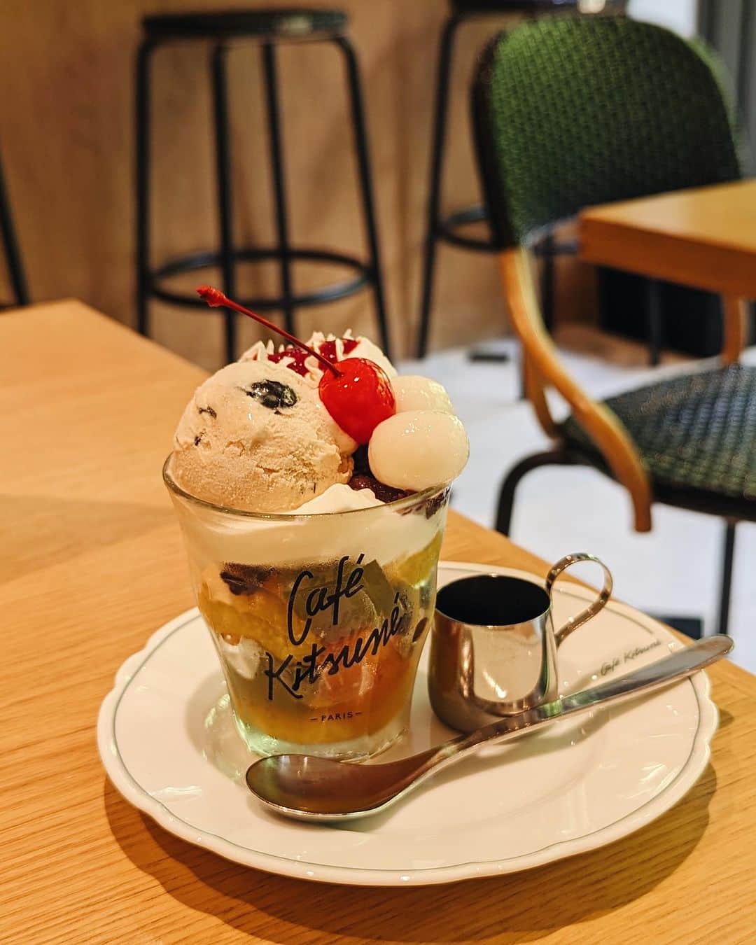 上野智子さんのインスタグラム写真 - (上野智子Instagram)「あんちゃんとあんみつ🥹   NIKE KYOTOのプレオープンの翌日、娘とちょっとだけ京都デート♡ 夏期限定のクリームあんみつ、おいしく頂きました。 (お付き合いありがとう👶 @babyannedayo に別ショット載せます✊)  📍cafe kitsune kyoto  #京都カフェ #cafekitsunekyoto」8月25日 8時08分 - tomokoueno