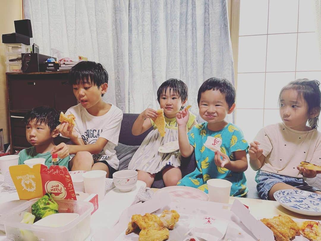 佐藤飛鳥のインスタグラム：「僕たちの夏休みを振り返らせておくれ！  双子と同い年の私のいとこ♡(子どもたちの関係はなんてゆうんだろ🤔笑)  子どもたち赤ちゃんぶりの再会でもはや初めましての親戚😂 でも会って秒で仲良くなるｷｯｽﾞﾊﾟﾜｰｺﾞｲｽｰ‼︎ また遊びに行くYO😘  #やっほっほ夏休み　⑦」